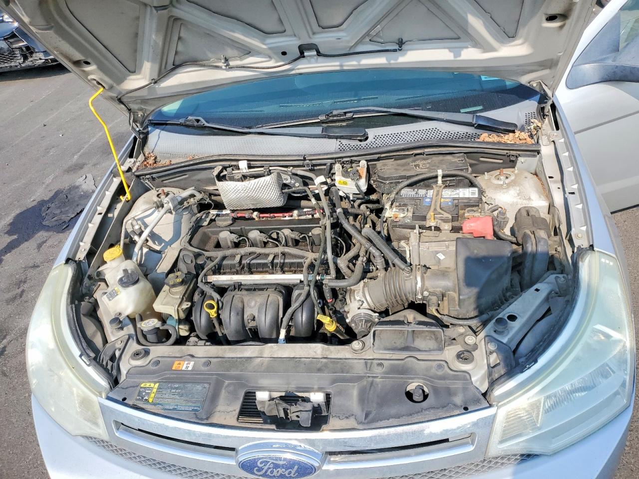 2008 Ford Focus Se Silver vin: 1FAHP35NX8W126594