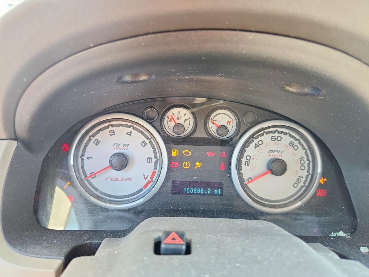 2008 Ford Focus Se Red vin: 1FAHP35NX8W192675