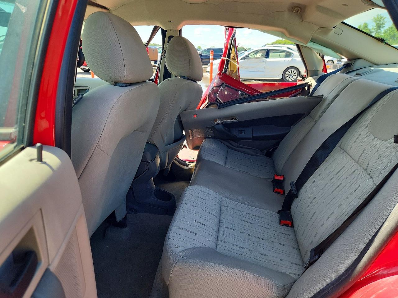 2008 Ford Focus Se Red vin: 1FAHP35NX8W192675