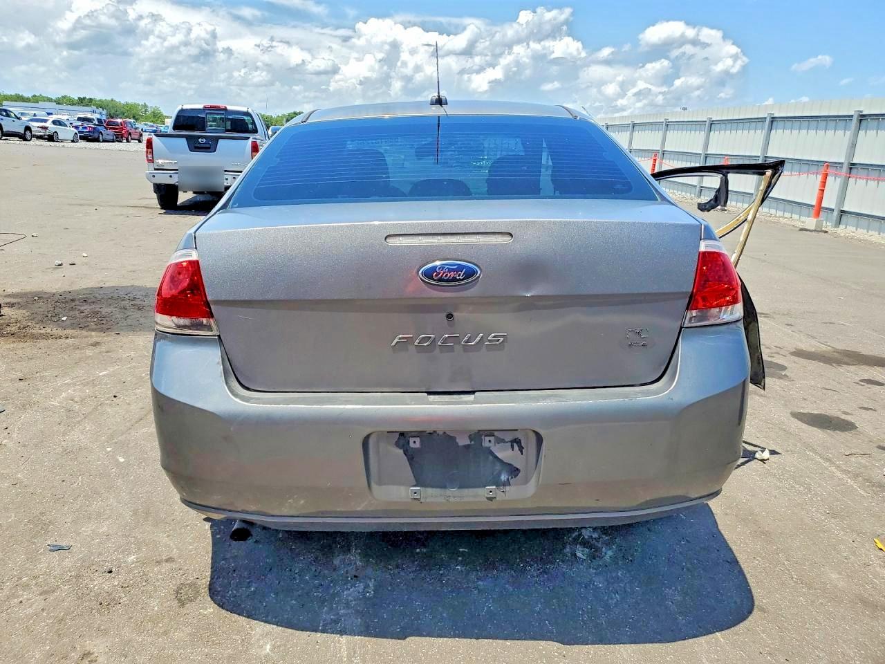 2009 Ford Focus Se Gray vin: 1FAHP35NX9W129559