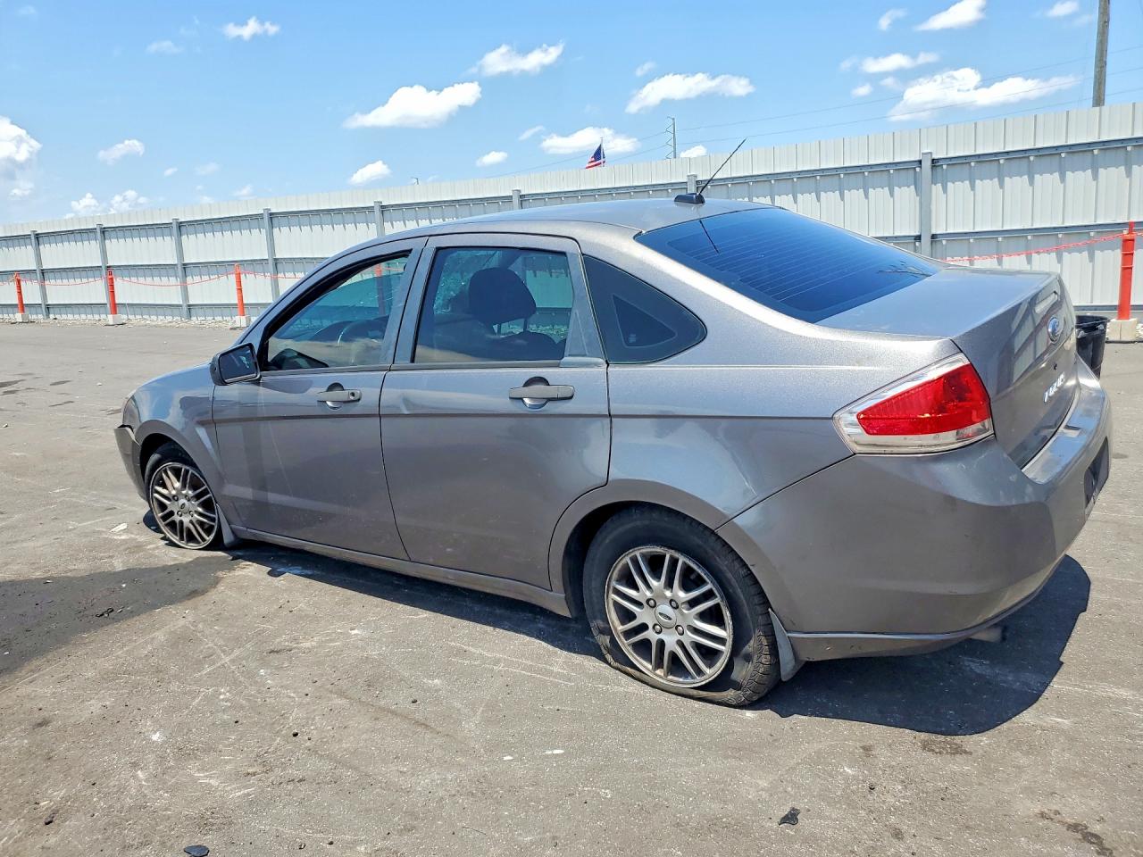 2009 Ford Focus Se Gray vin: 1FAHP35NX9W129559