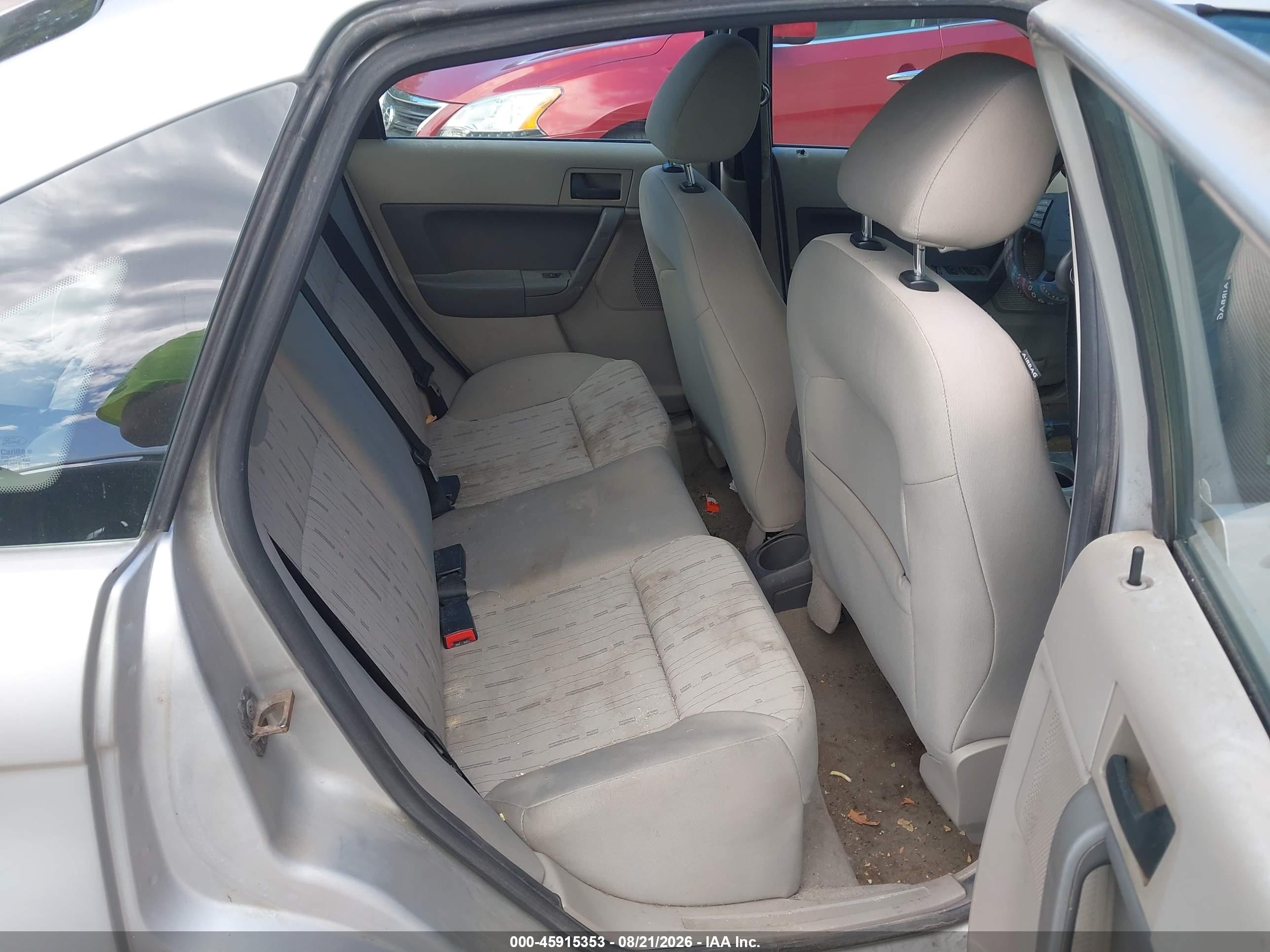 2009 Ford Focus Se Серебряный vin: 1FAHP35NX9W205703