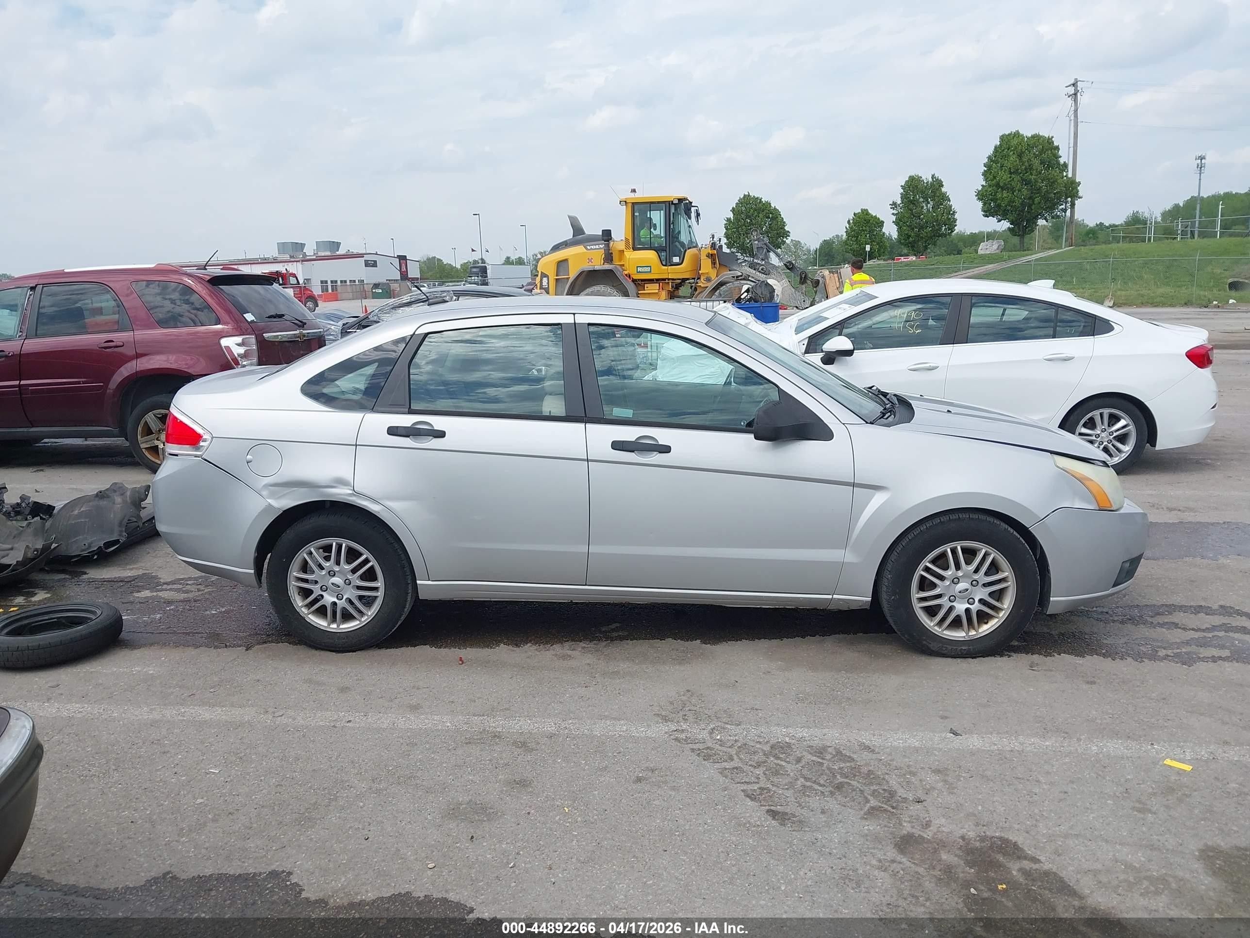 2009 Ford Focus Se Silver vin: 1FAHP35NX9W232934