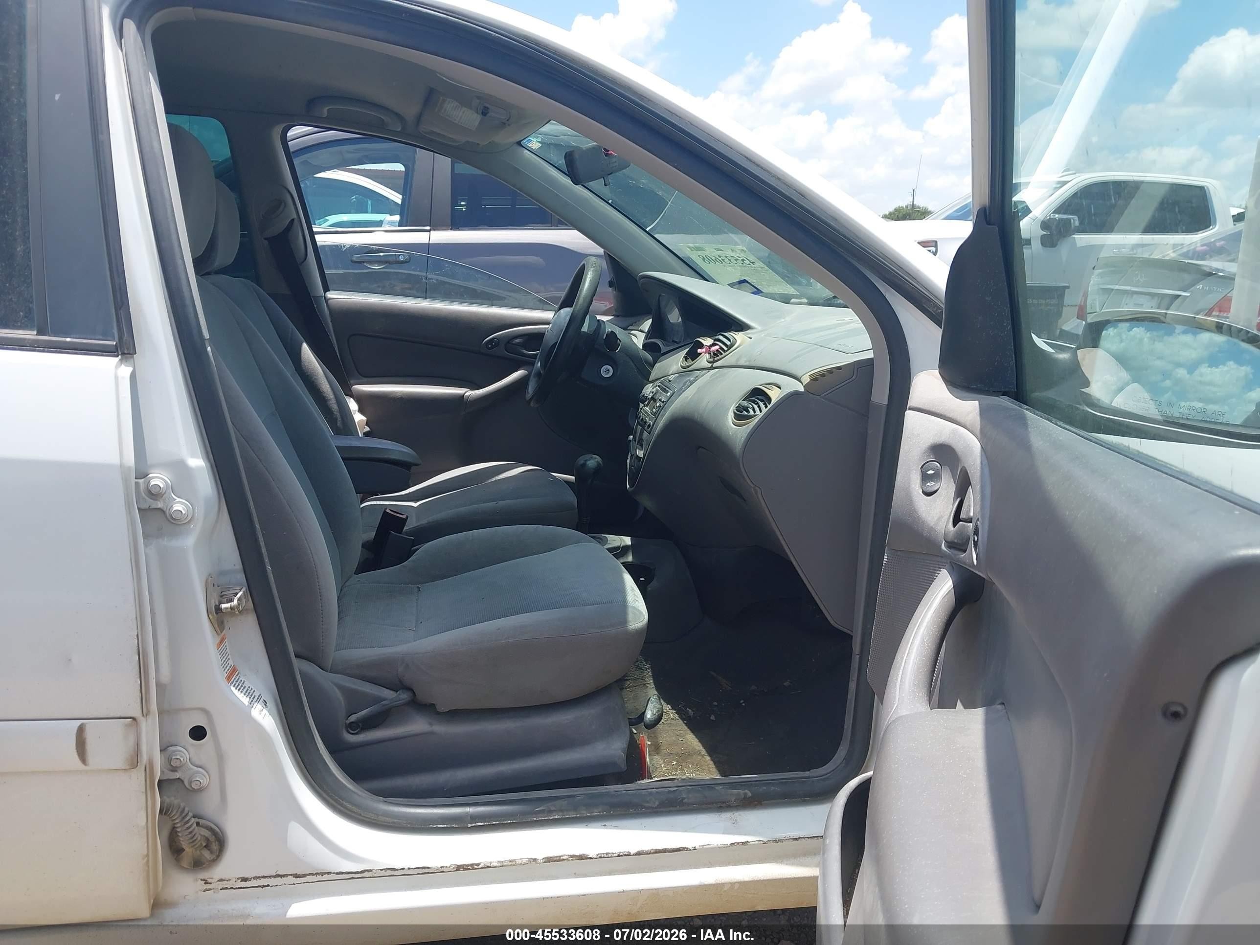 2002 Ford Focus Se/ztw White vin: 1FAHP36332W285185