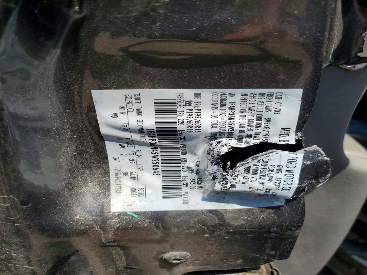 2005 Ford Focus Silver vin: 1FAHP36N45W250645