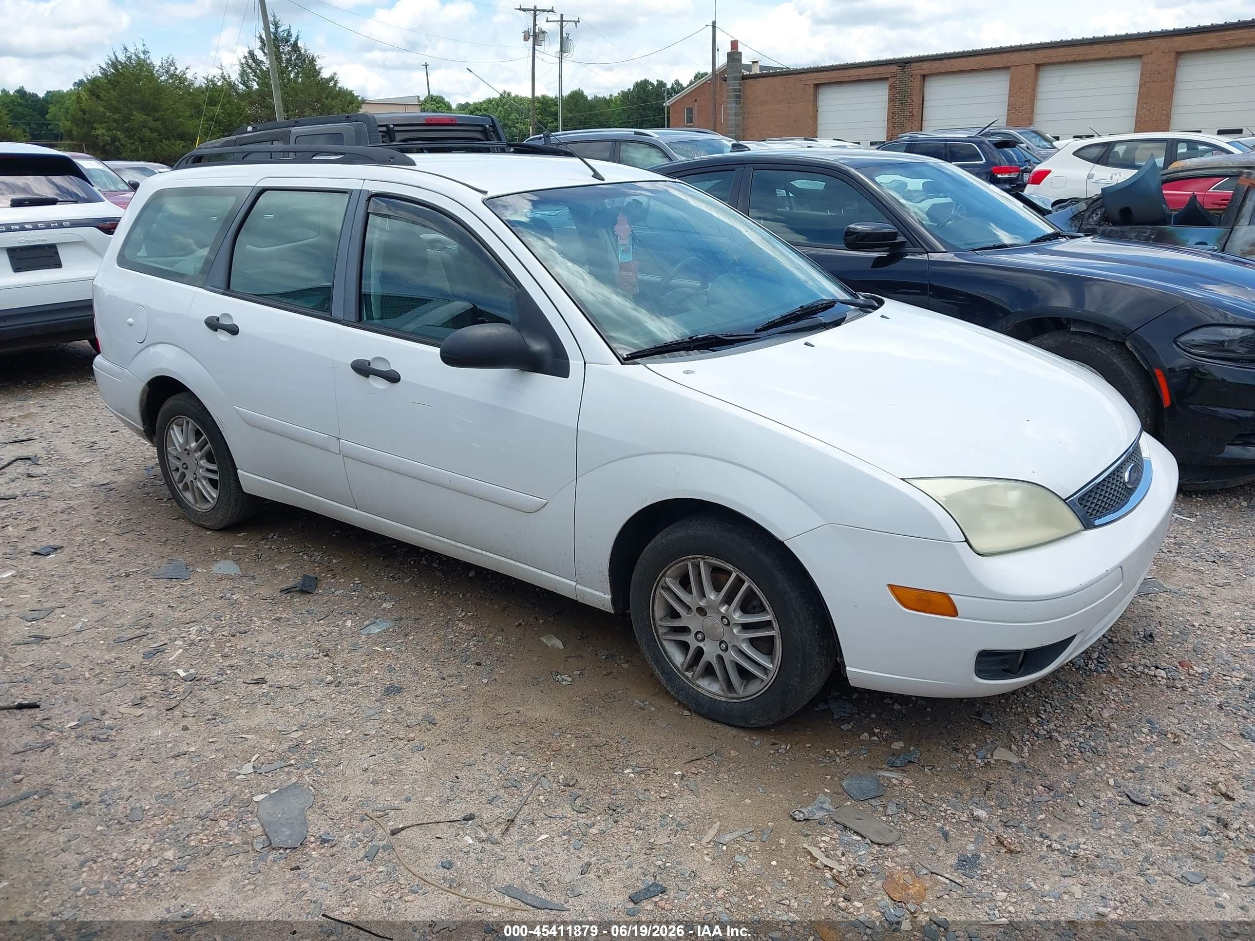 2007 Ford Focus Se/ses White vin: 1FAHP36N47W197156