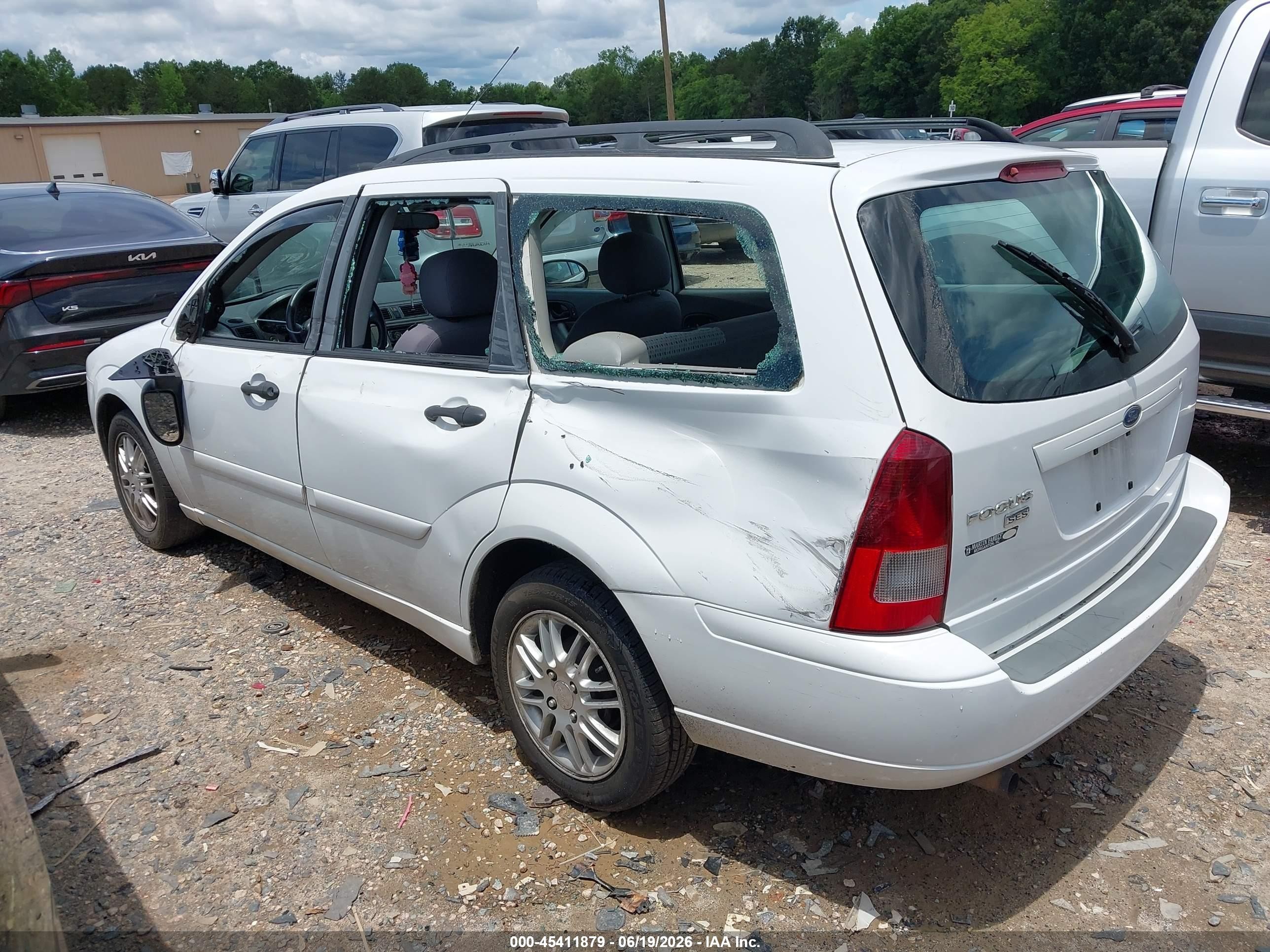 2007 Ford Focus Se/ses White vin: 1FAHP36N47W197156