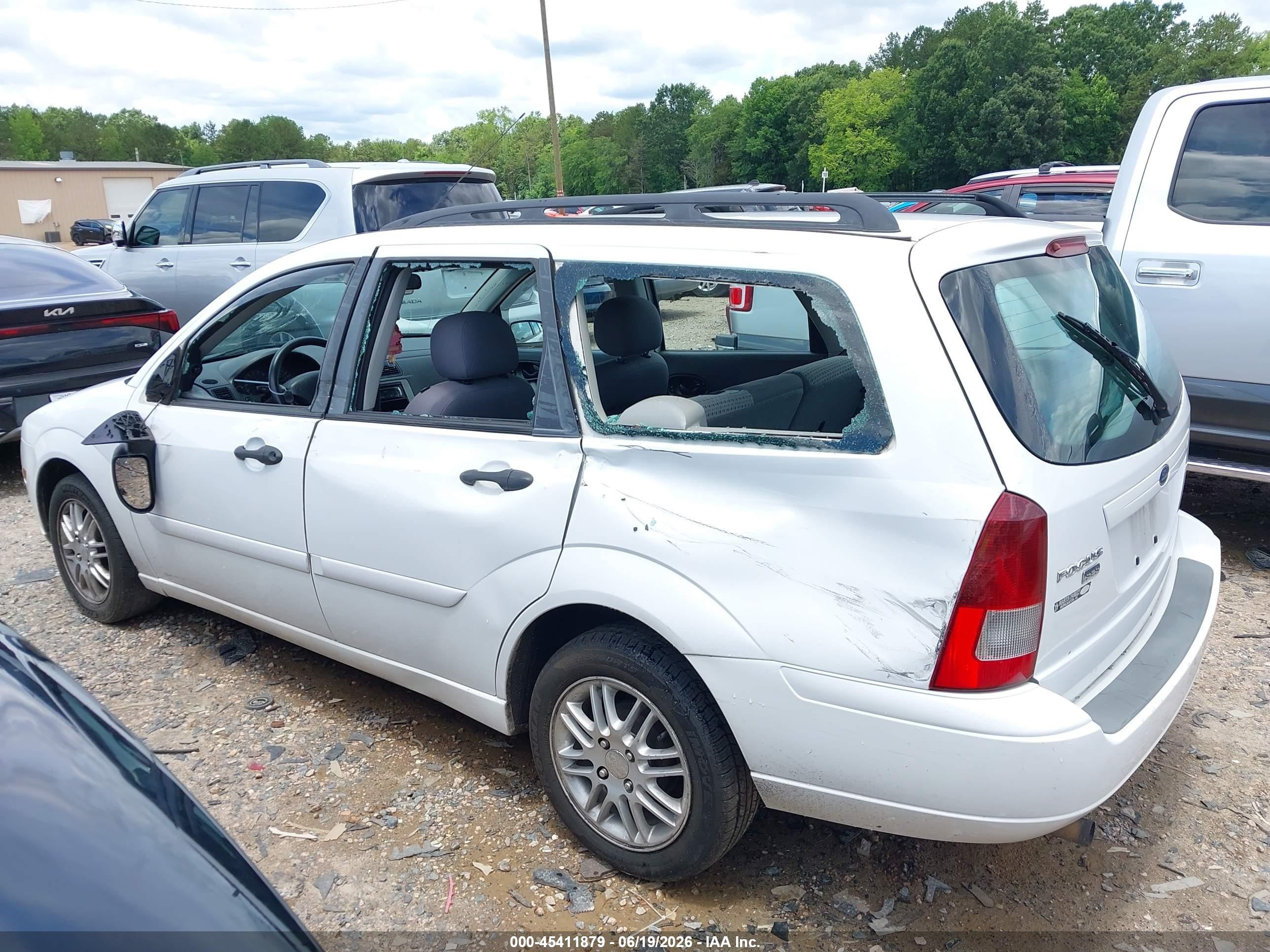 2007 Ford Focus Se/ses White vin: 1FAHP36N47W197156