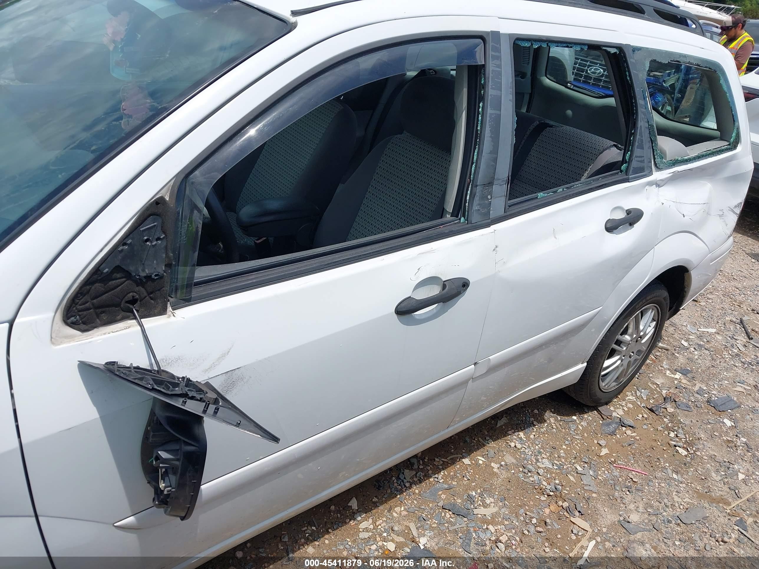 2007 Ford Focus Se/ses White vin: 1FAHP36N47W197156