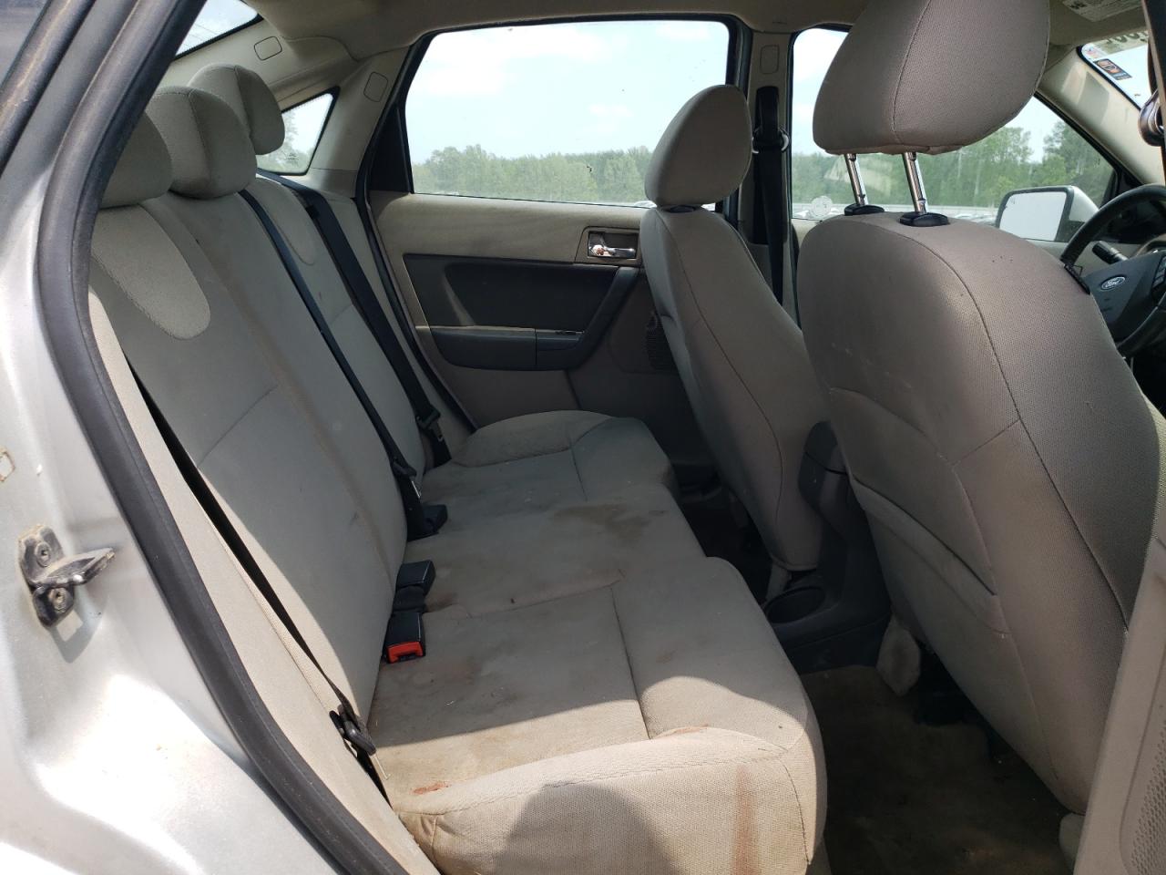 2009 Ford Focus Серебряный vin: 1FAHP36N59W168929