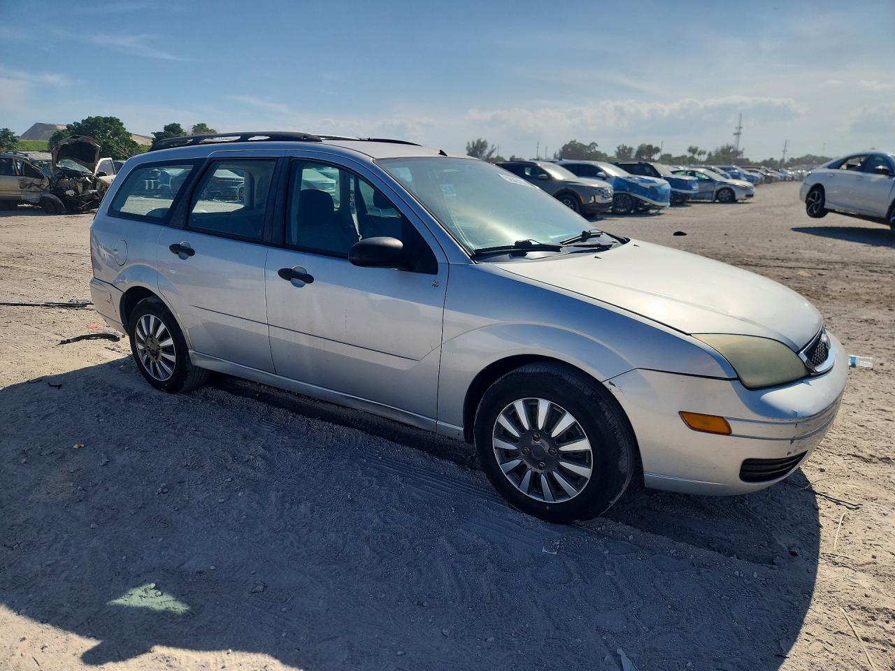 2007 Ford Focus Zxw Silver vin: 1FAHP36N77W175359