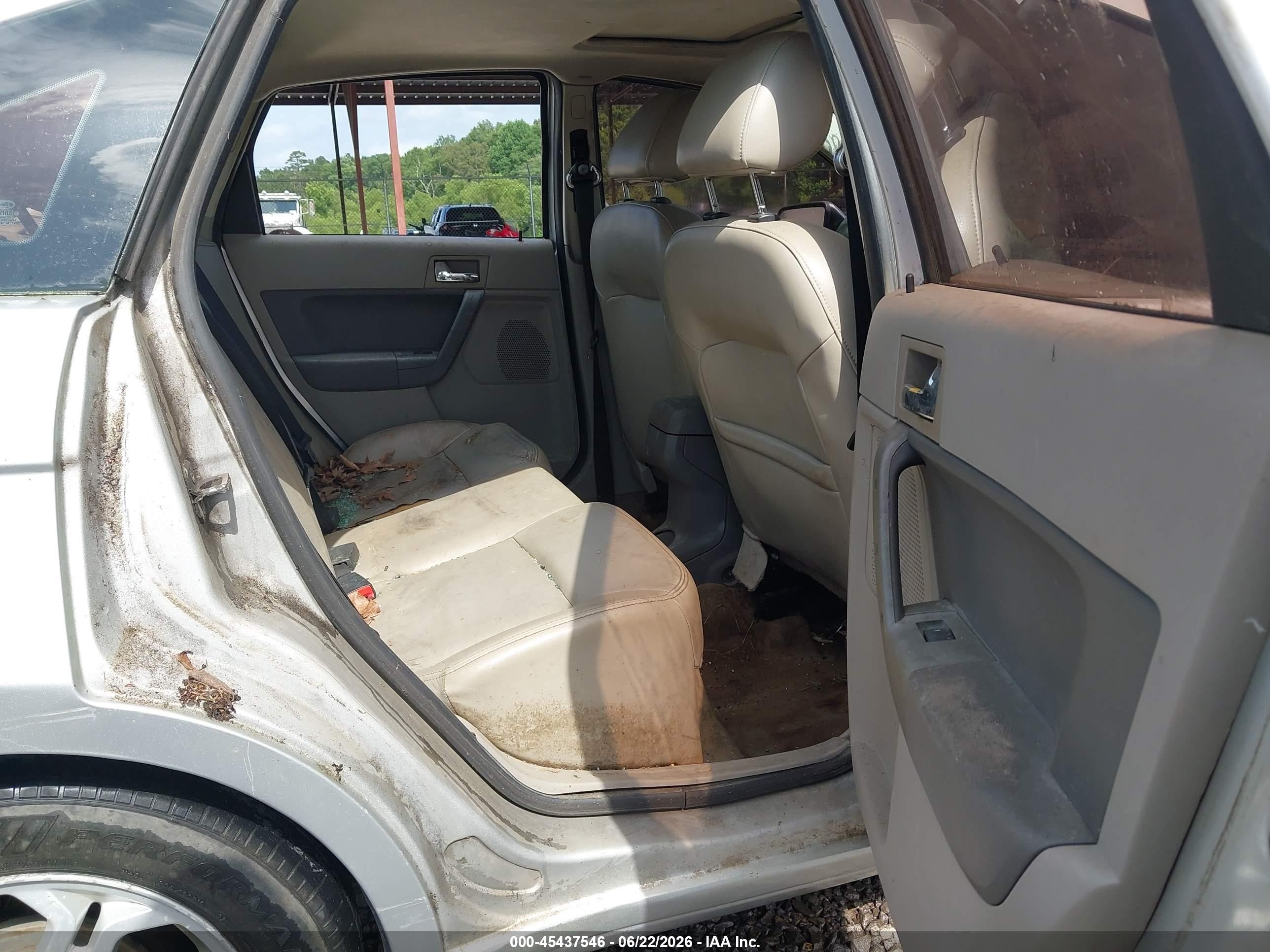 2009 Ford Focus Ses Silver vin: 1FAHP36N89W218884