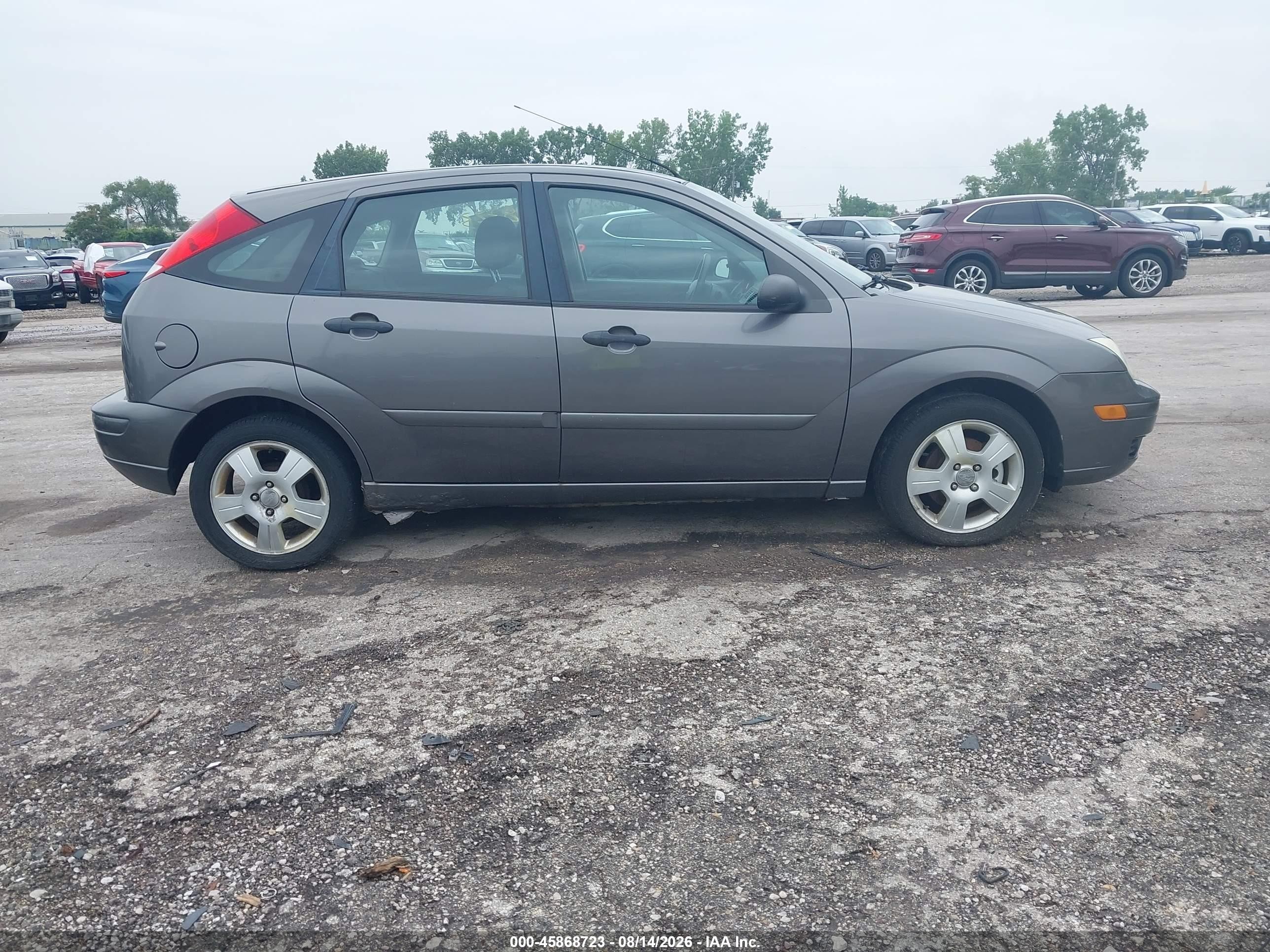 2007 Ford Focus S/se/ses Gray vin: 1FAHP37N57W146196