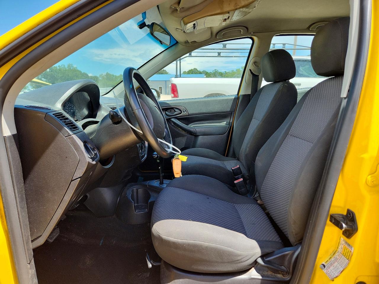 2007 Ford Focus Zx5 Yellow vin: 1FAHP37N67W274706