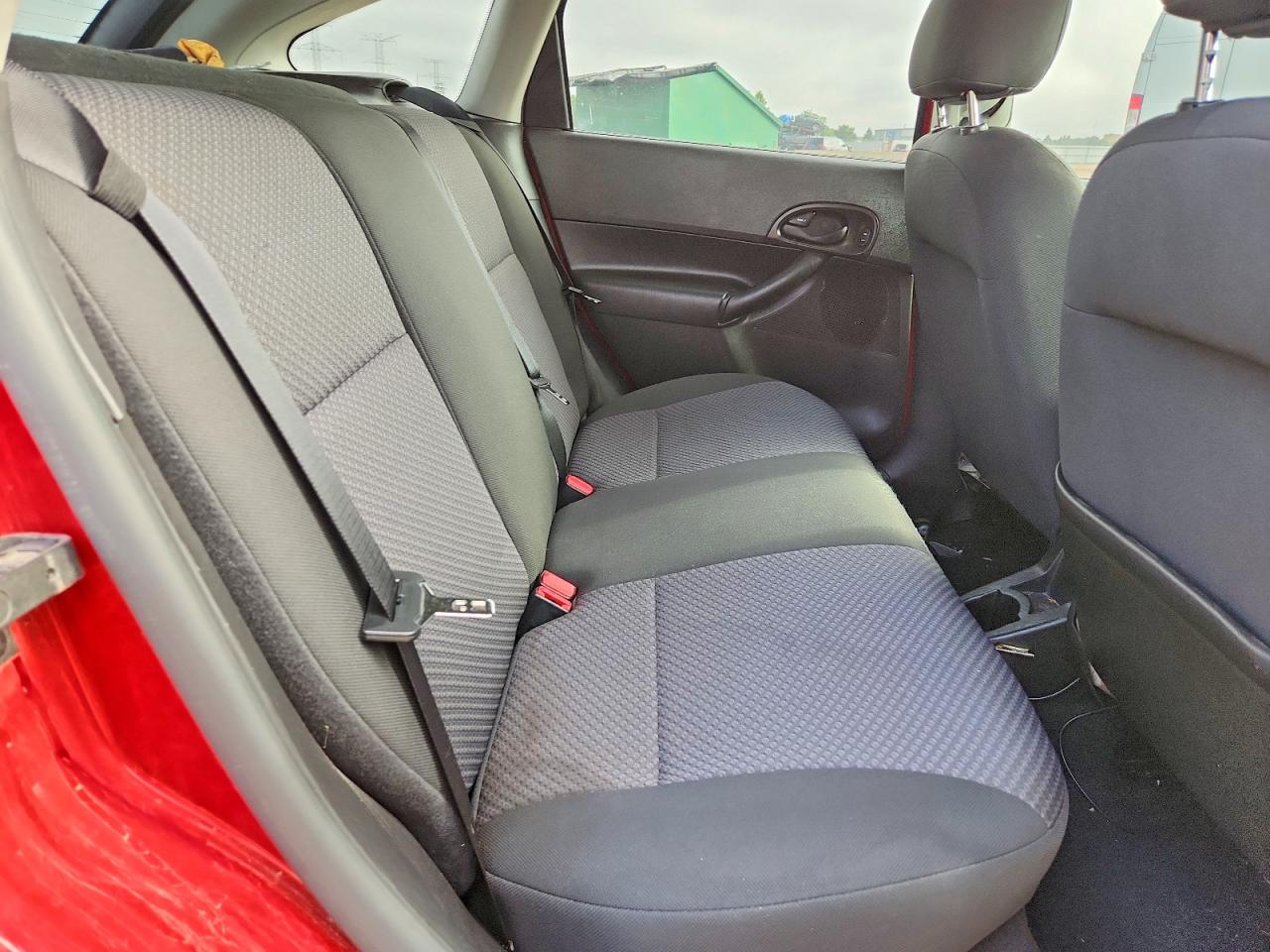 2007 Ford Focus Zx5 Red vin: 1FAHP37N77W303310