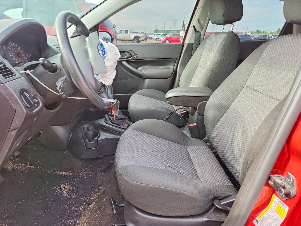 2007 Ford Focus Zx5 Red vin: 1FAHP37N77W303310