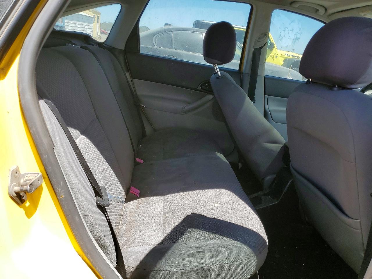 2006 Ford Focus Zx5 Gold vin: 1FAHP37N96W210433