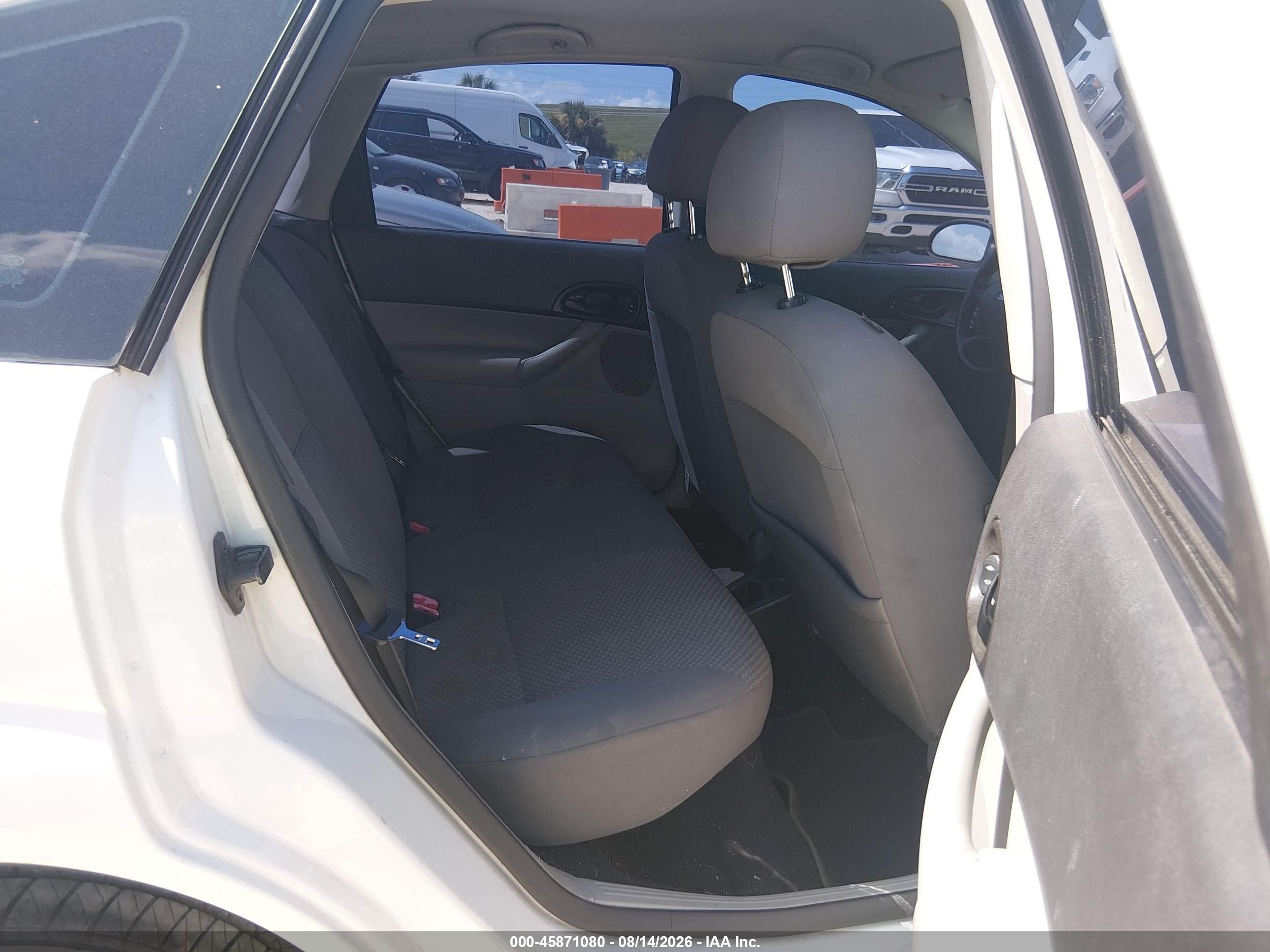 2007 Ford Focus S/se/ses Белый vin: 1FAHP37N97W262274