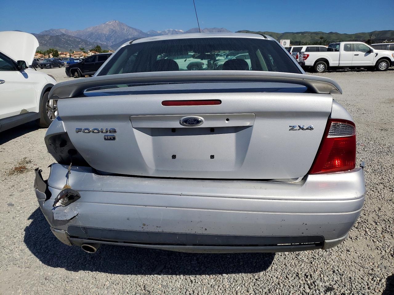 2005 Ford Focus Zx4 St Silver vin: 1FAHP38Z05W234765