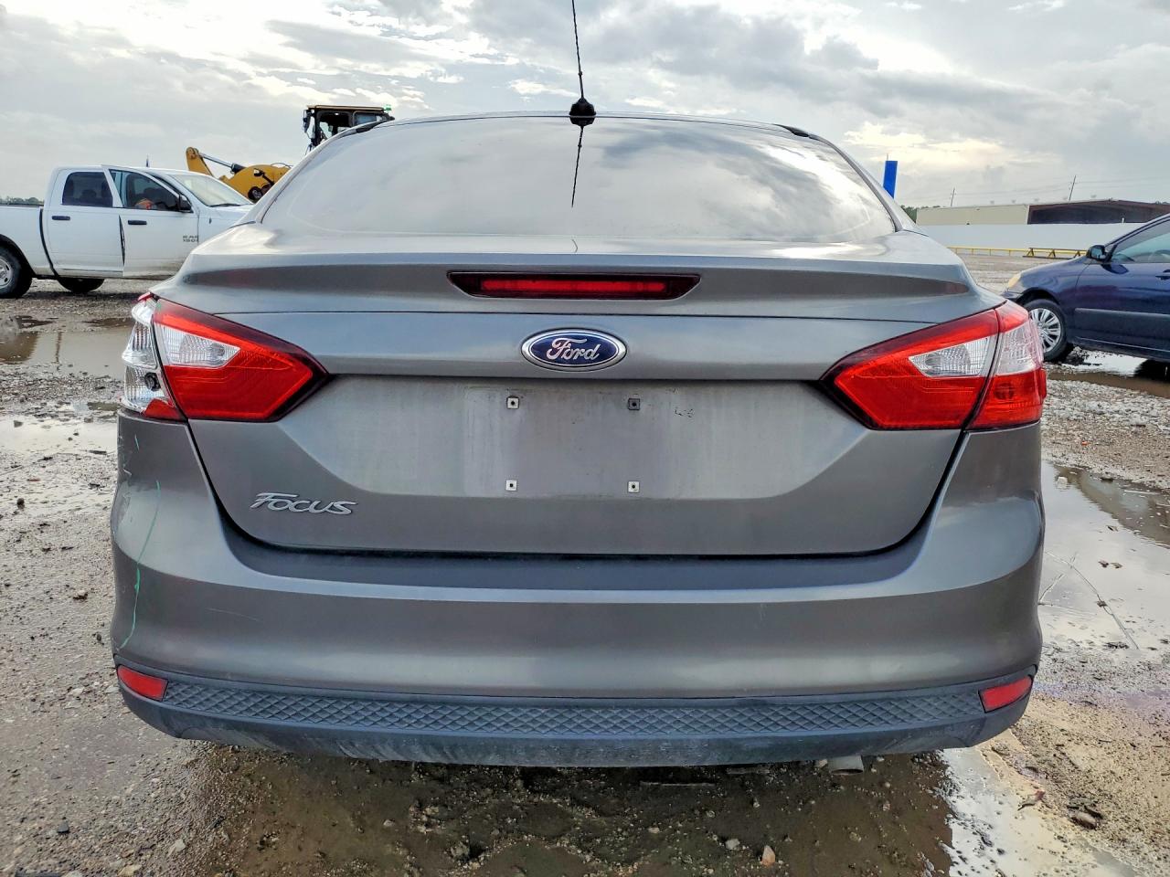 2012 Ford Focus S Gray vin: 1FAHP3E23CL167360