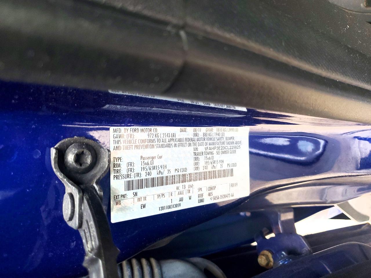 2012 Ford Focus S Blue vin: 1FAHP3E23CL229825