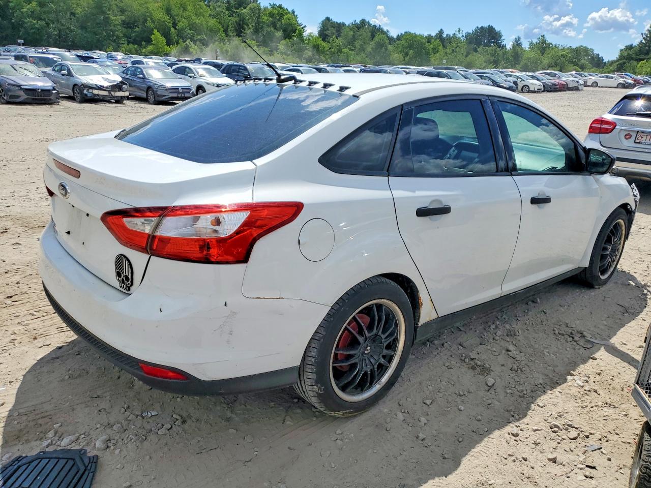 2012 Ford Focus S White vin: 1FAHP3E24CL193207