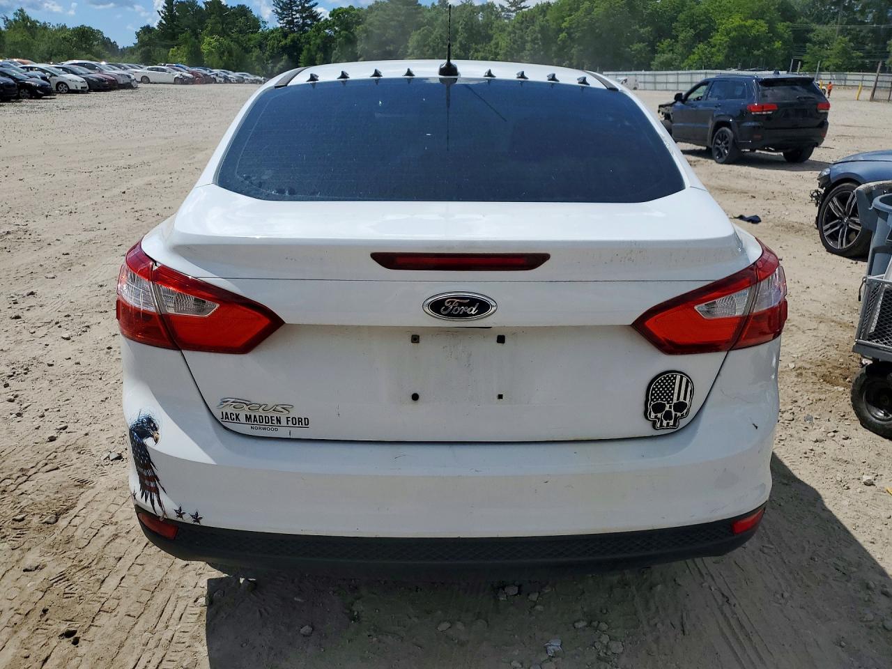 2012 Ford Focus S White vin: 1FAHP3E24CL193207