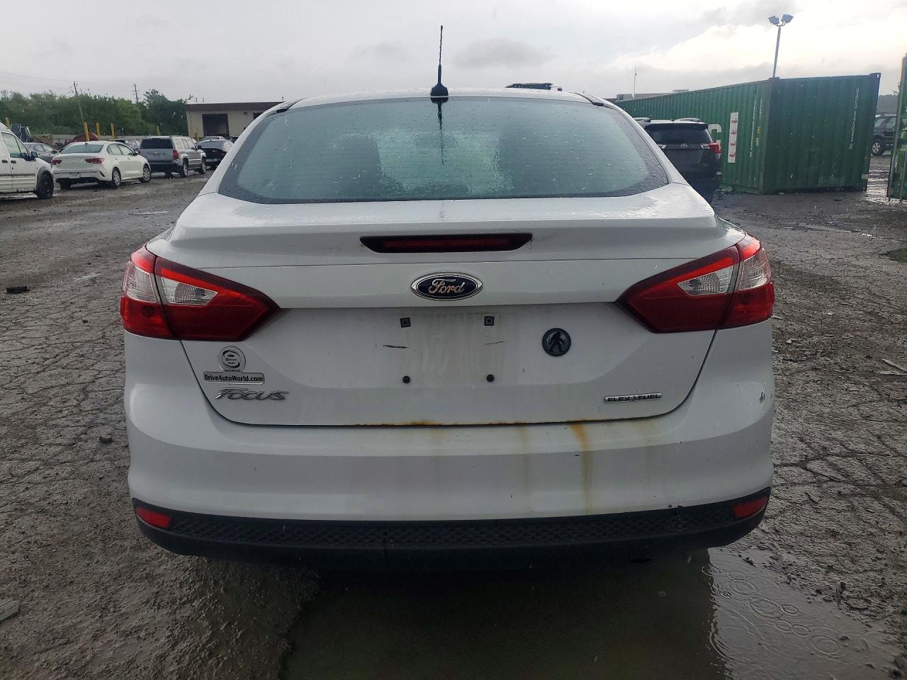 2012 Ford Focus S Белый vin: 1FAHP3E24CL434537