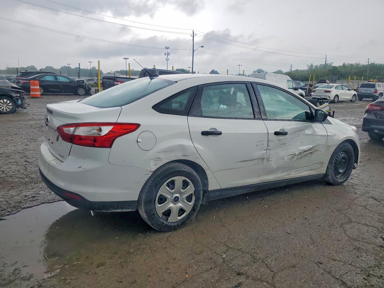 2012 Ford Focus S Белый vin: 1FAHP3E24CL434537