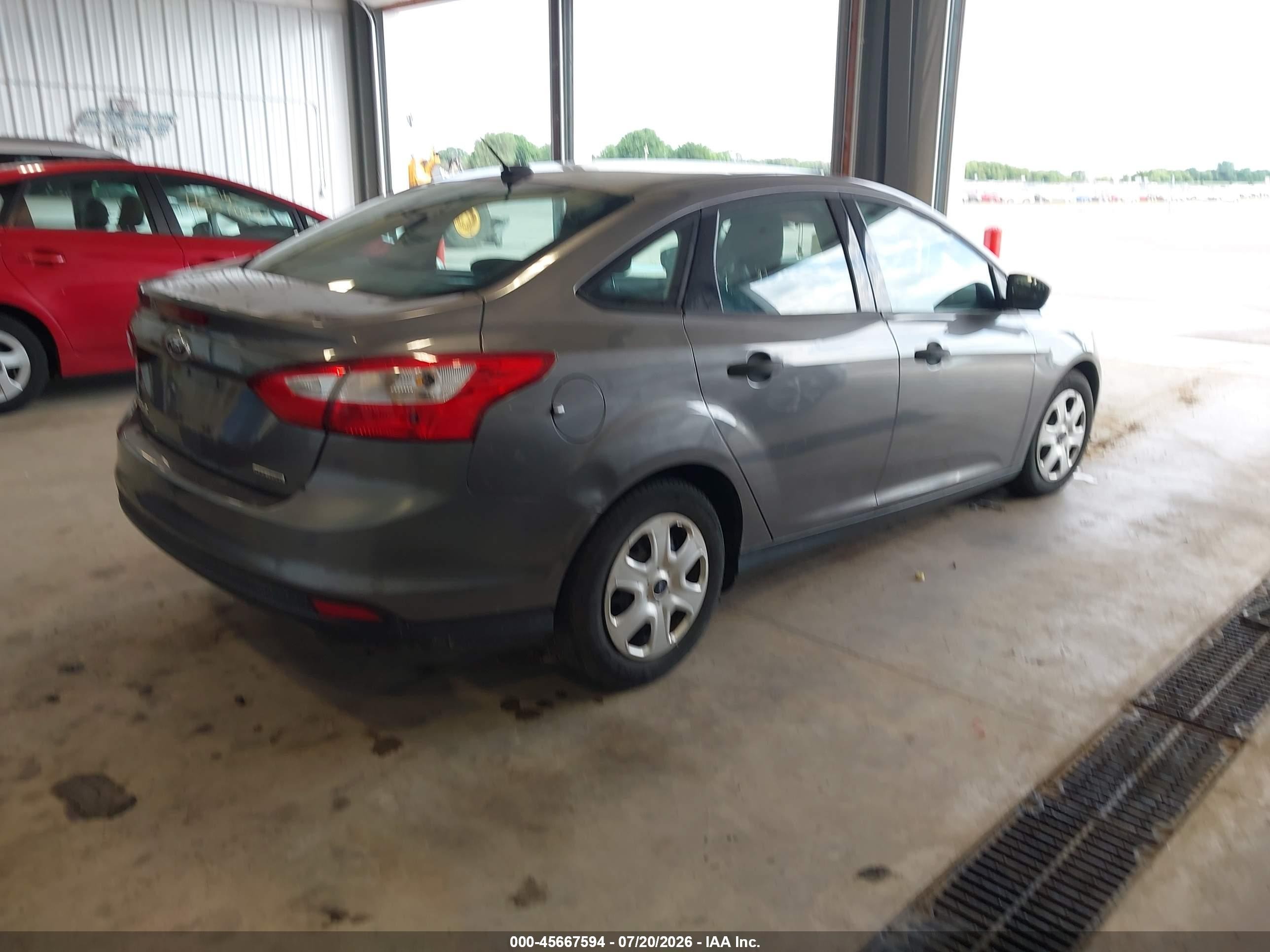 2012 Ford Focus S Silver vin: 1FAHP3E24CL451421