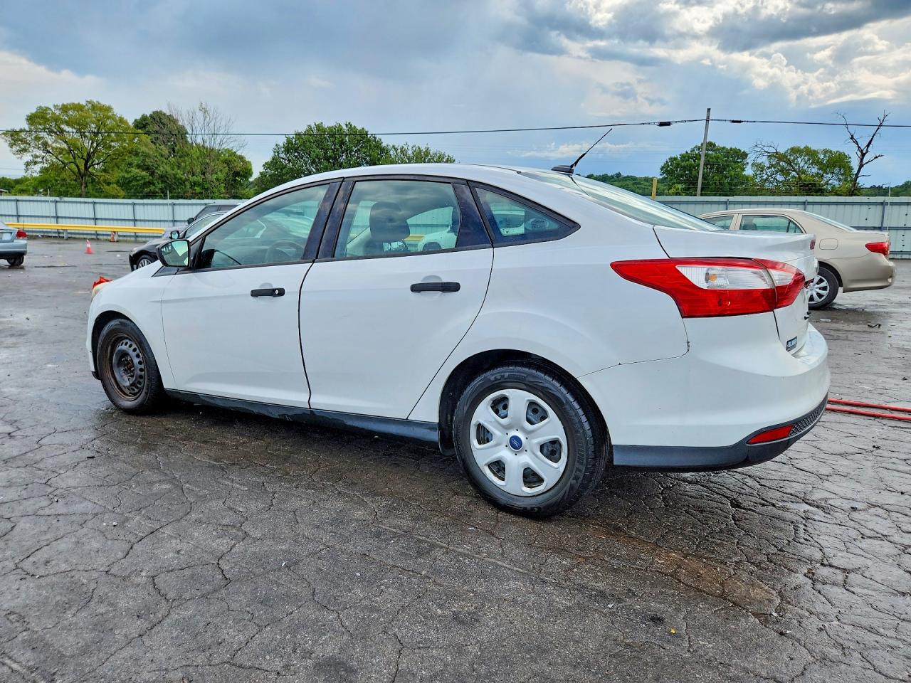 2012 Ford Focus S Белый vin: 1FAHP3E28CL344579