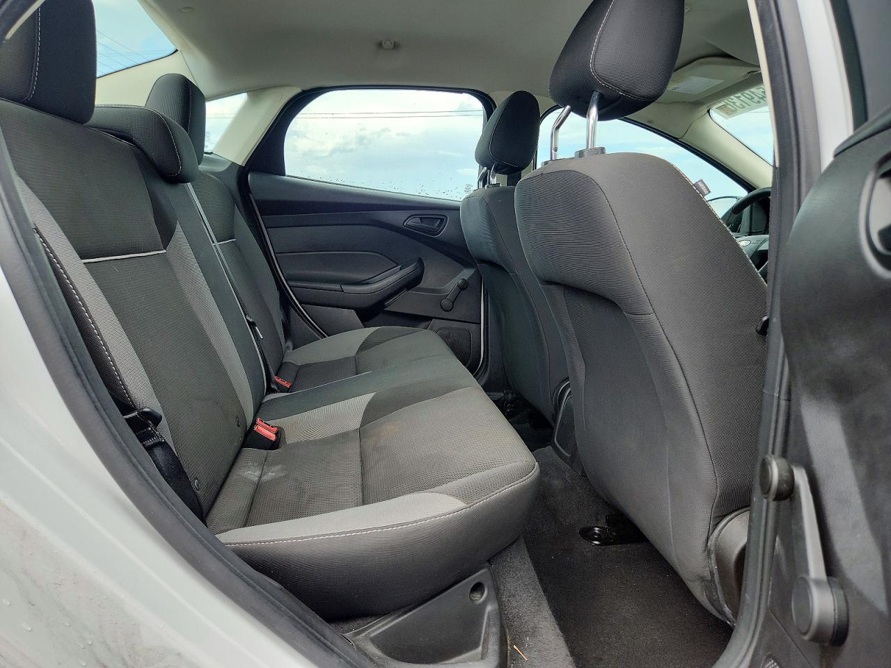 2012 Ford Focus S Белый vin: 1FAHP3E28CL344579