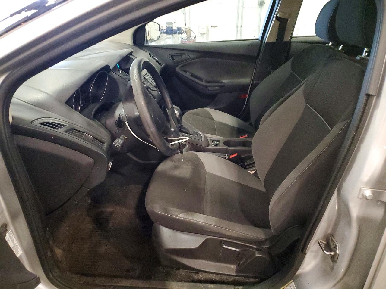 2012 Ford Focus S Серебряный vin: 1FAHP3E28CL404523