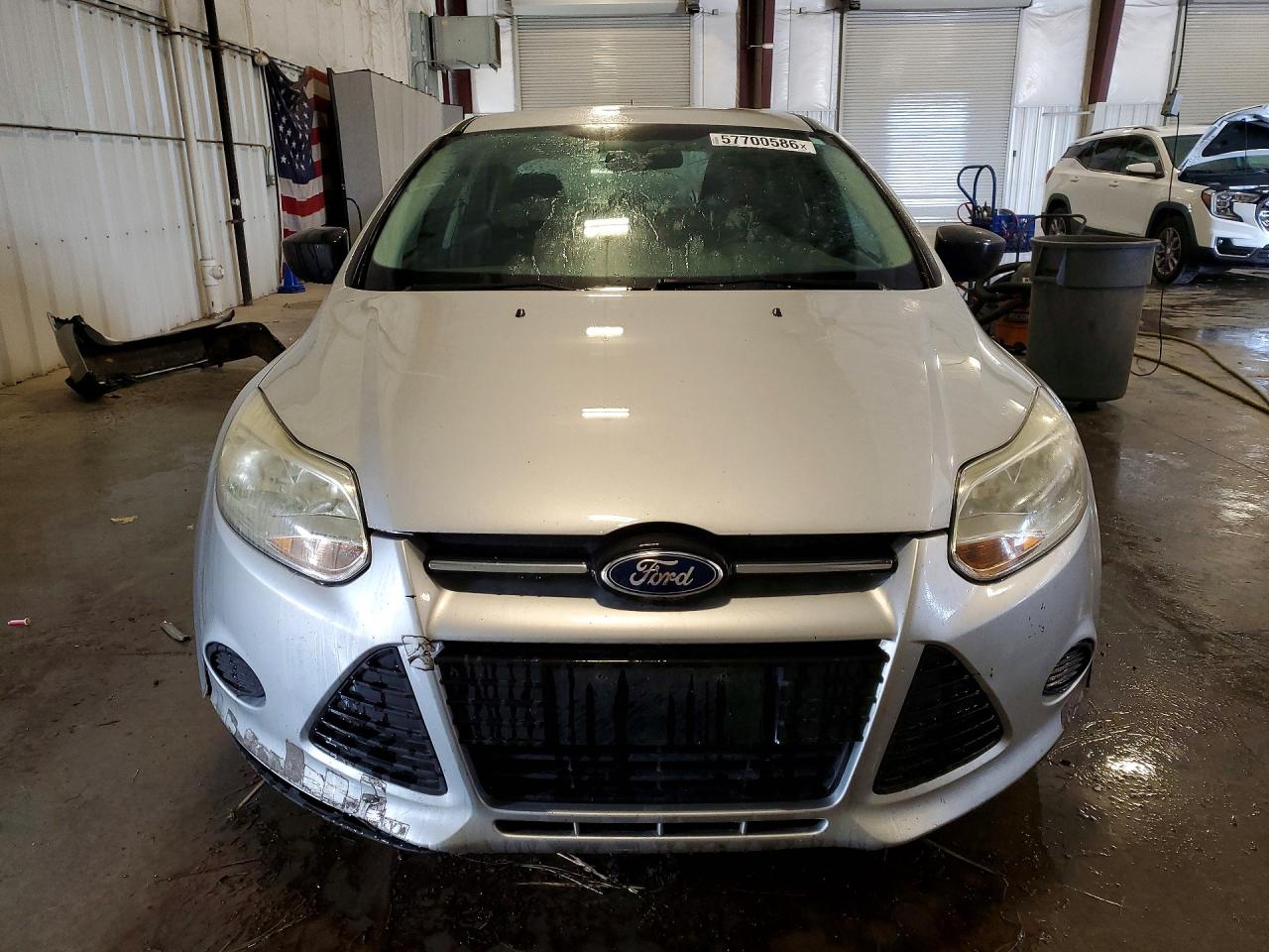 2012 Ford Focus S Серебряный vin: 1FAHP3E28CL404523