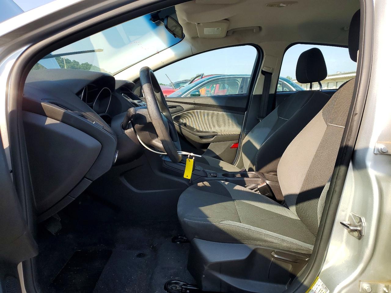 2012 Ford Focus S Серебряный vin: 1FAHP3E29CL316080