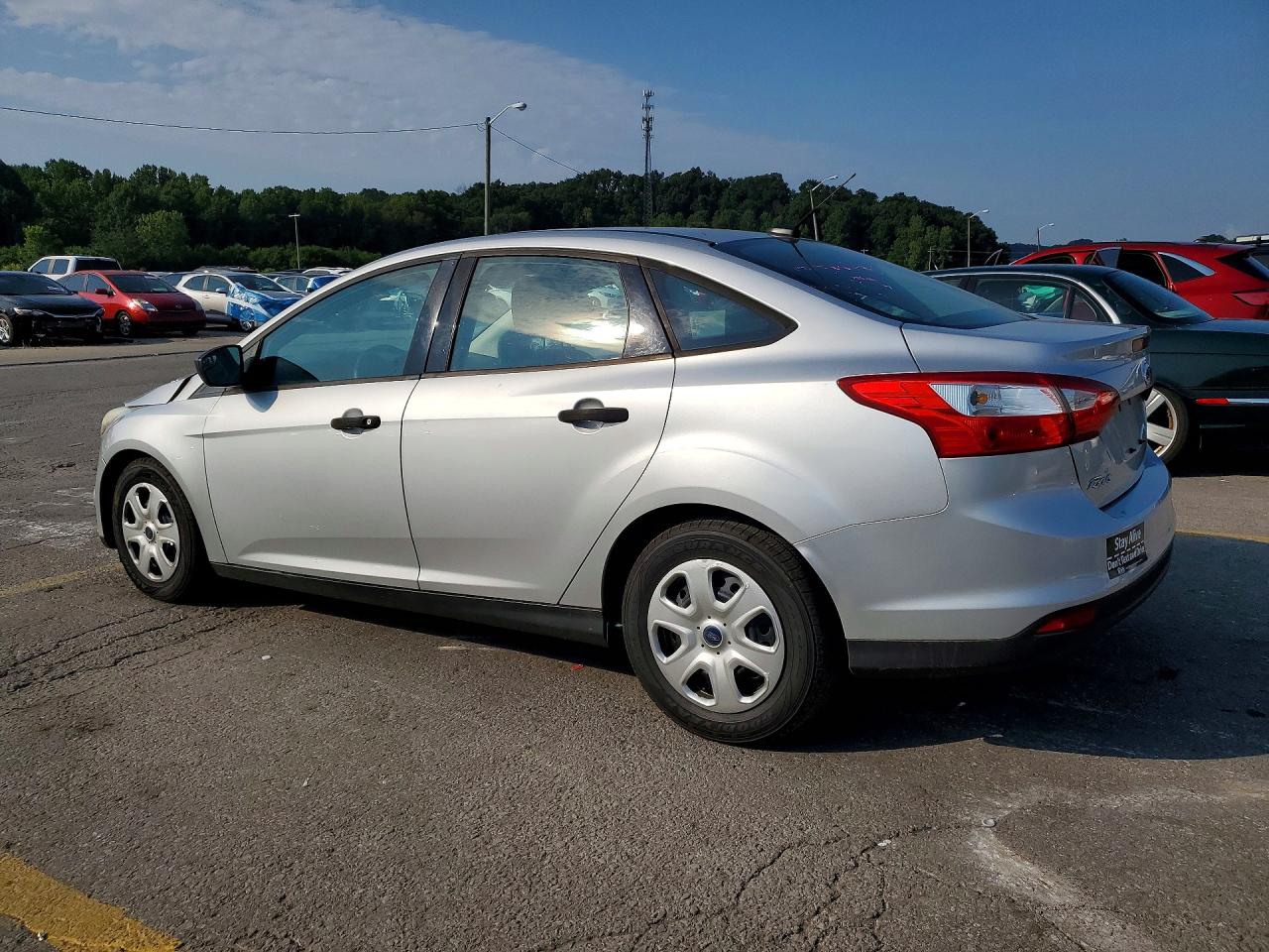 2012 Ford Focus S Серебряный vin: 1FAHP3E29CL316080