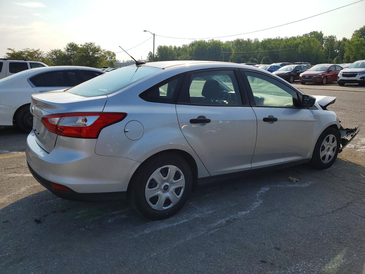 2012 Ford Focus S Серебряный vin: 1FAHP3E29CL316080