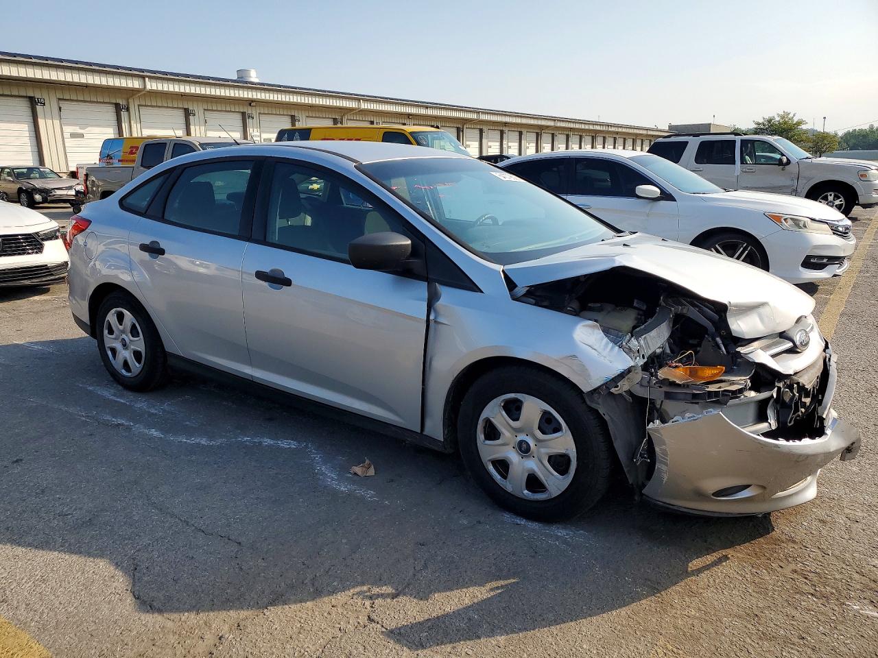 2012 Ford Focus S Серебряный vin: 1FAHP3E29CL316080