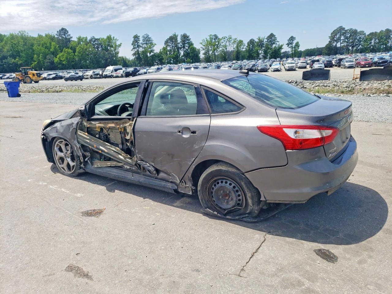 2012 Ford Focus Gray vin: 1FAHP3E2XCL297748