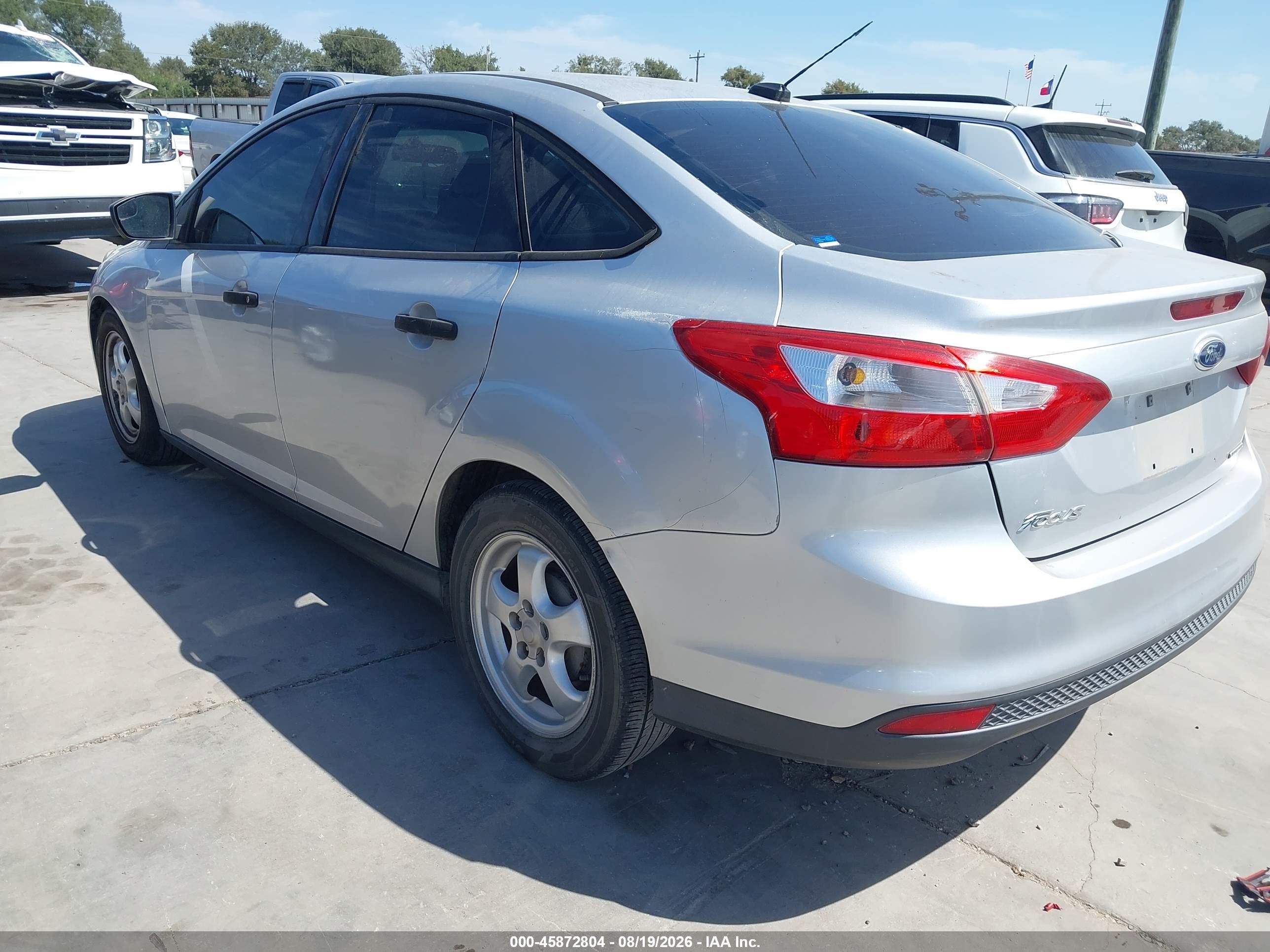 2012 Ford Focus S Серебряный vin: 1FAHP3E2XCL385862