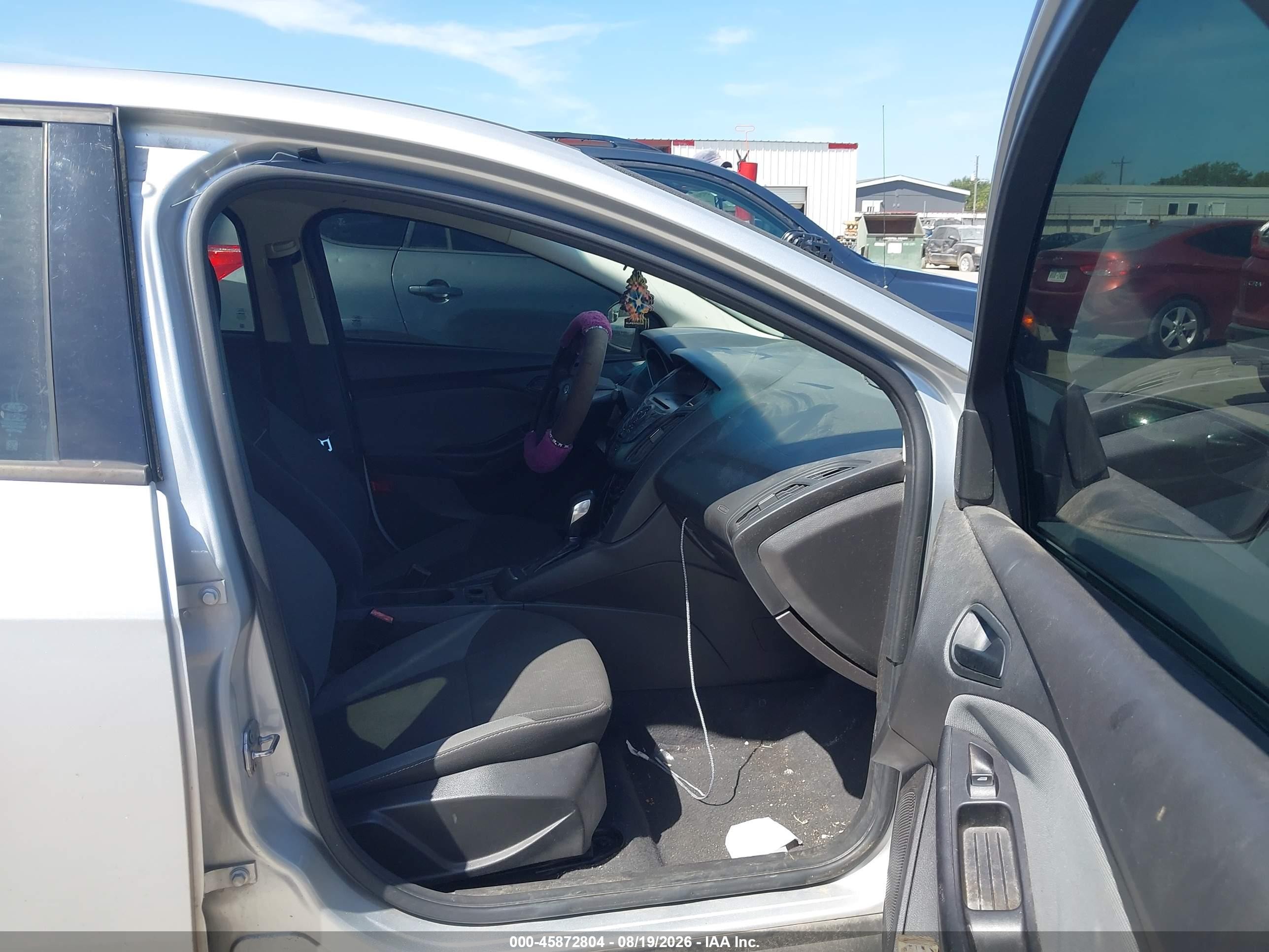 2012 Ford Focus S Серебряный vin: 1FAHP3E2XCL385862