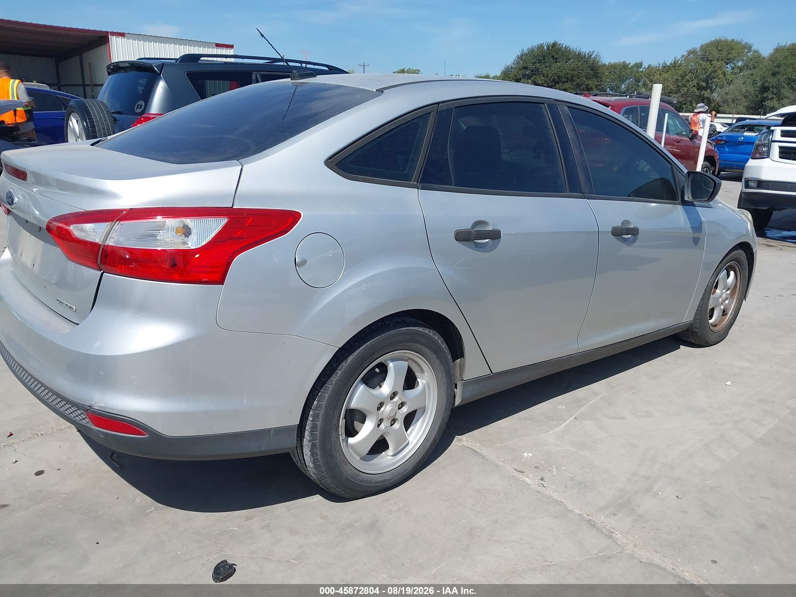 2012 Ford Focus S Серебряный vin: 1FAHP3E2XCL385862