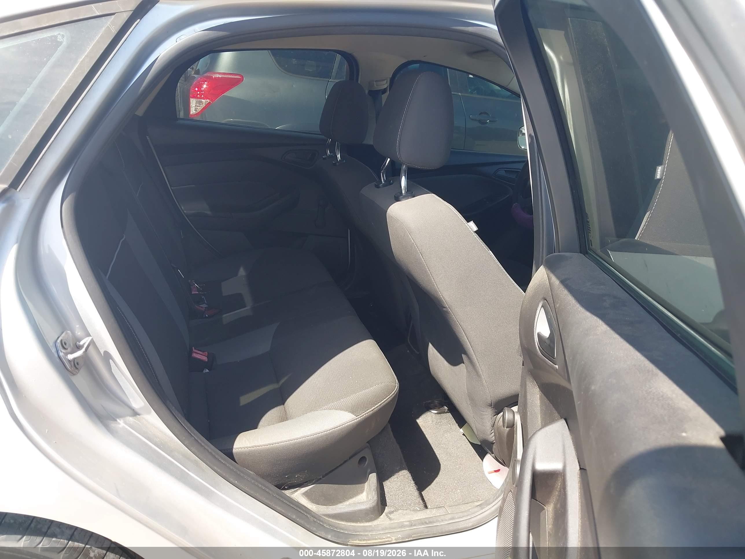 2012 Ford Focus S Серебряный vin: 1FAHP3E2XCL385862