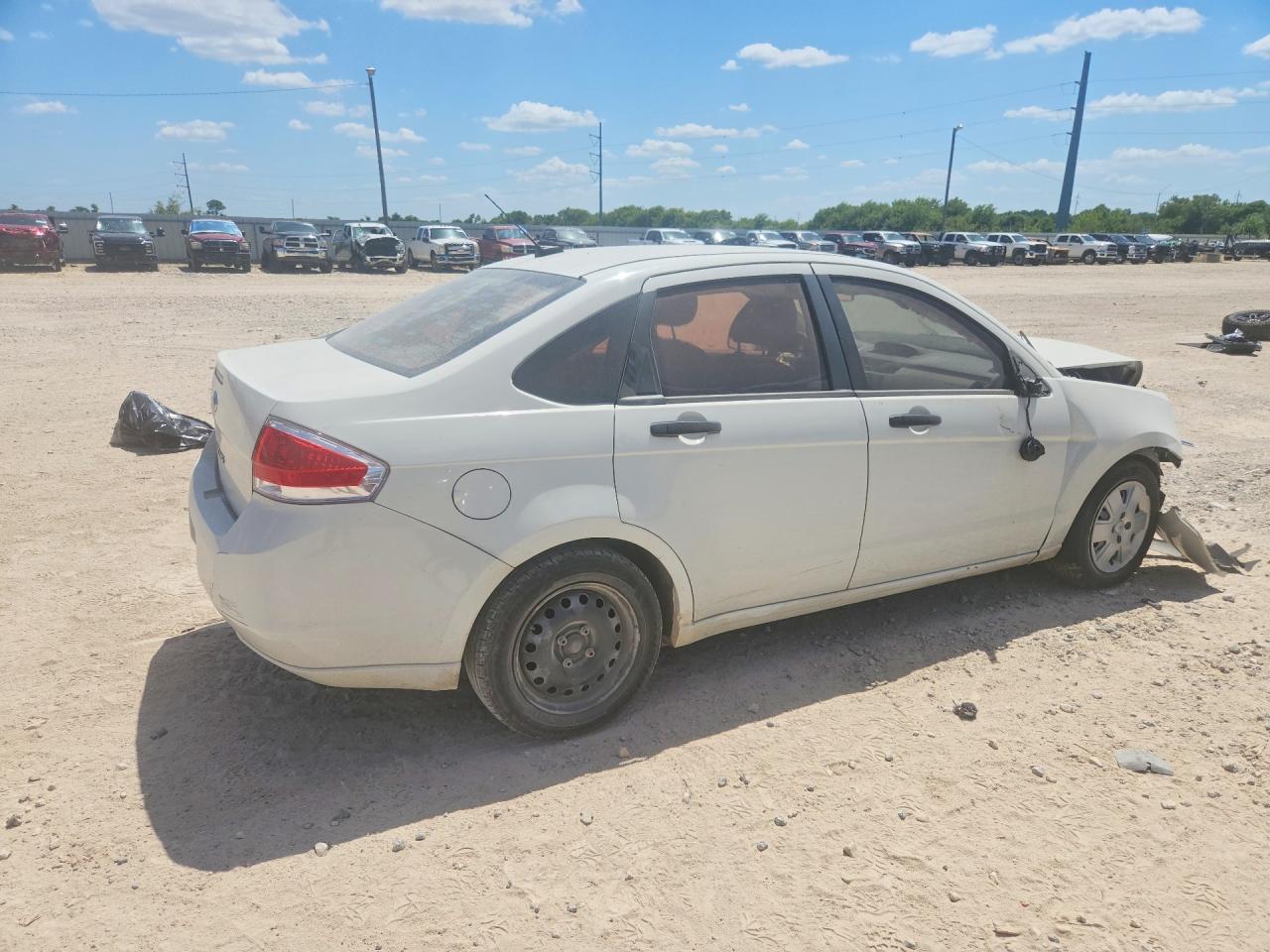 2010 Ford Focus S White vin: 1FAHP3EN0AW262609