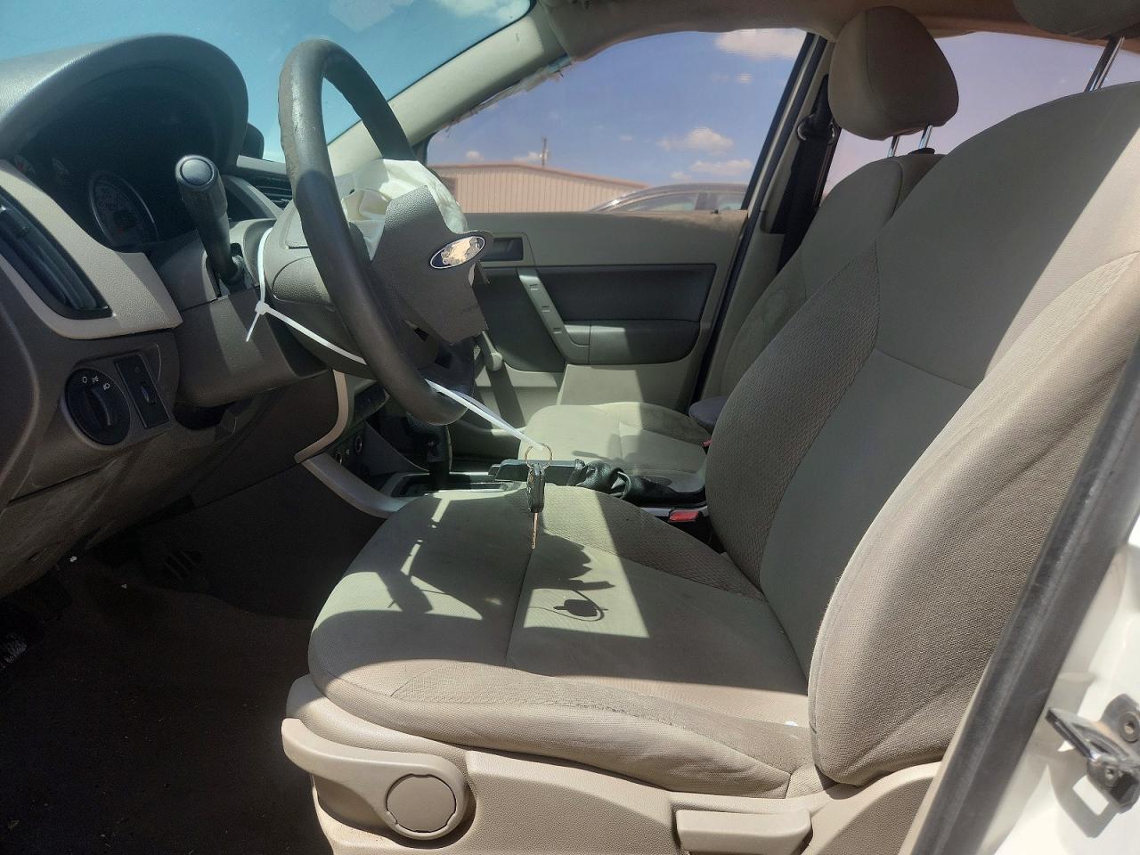 2010 Ford Focus S White vin: 1FAHP3EN0AW262609