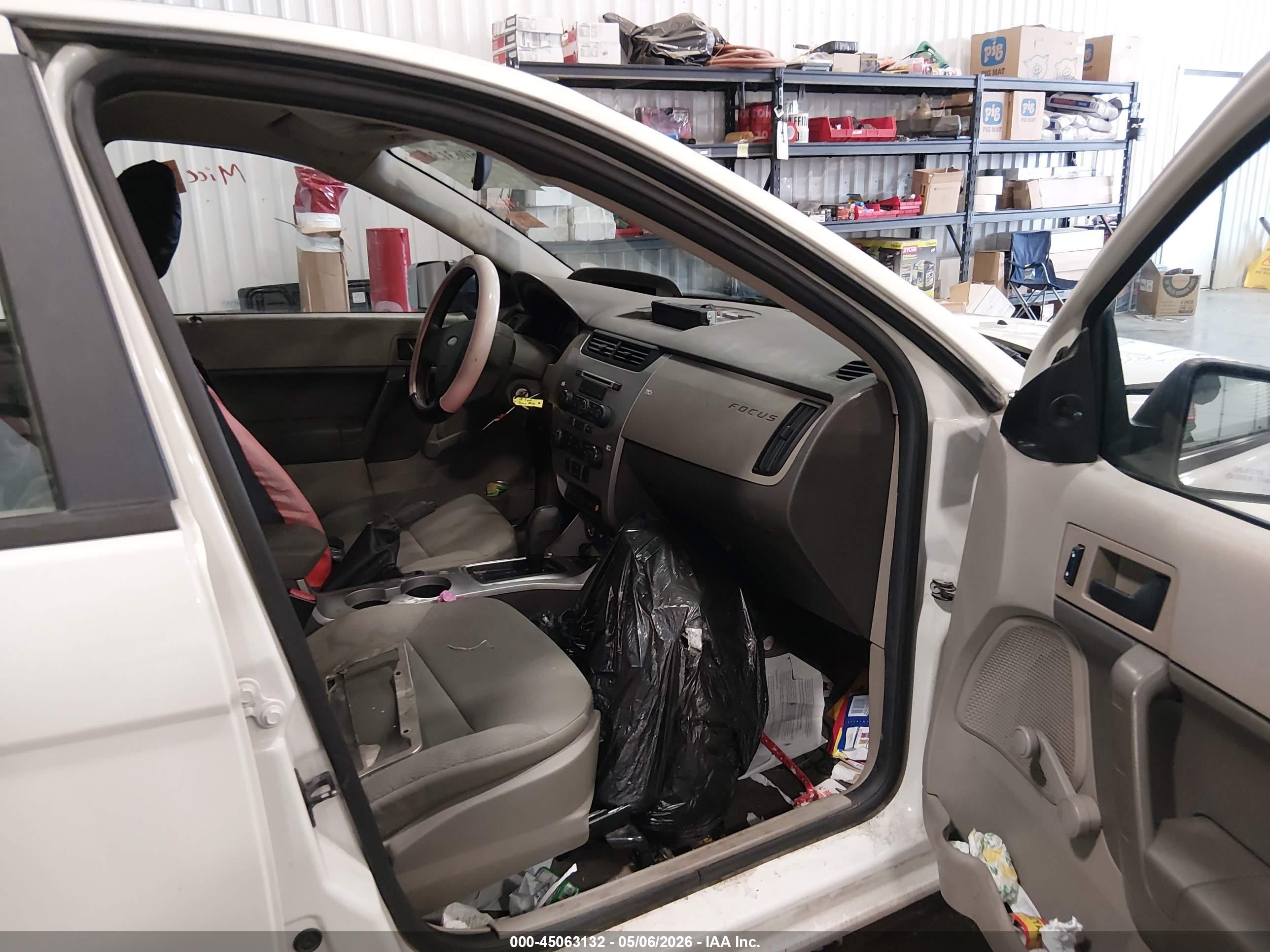 2010 Ford Focus S White vin: 1FAHP3EN0AW291379