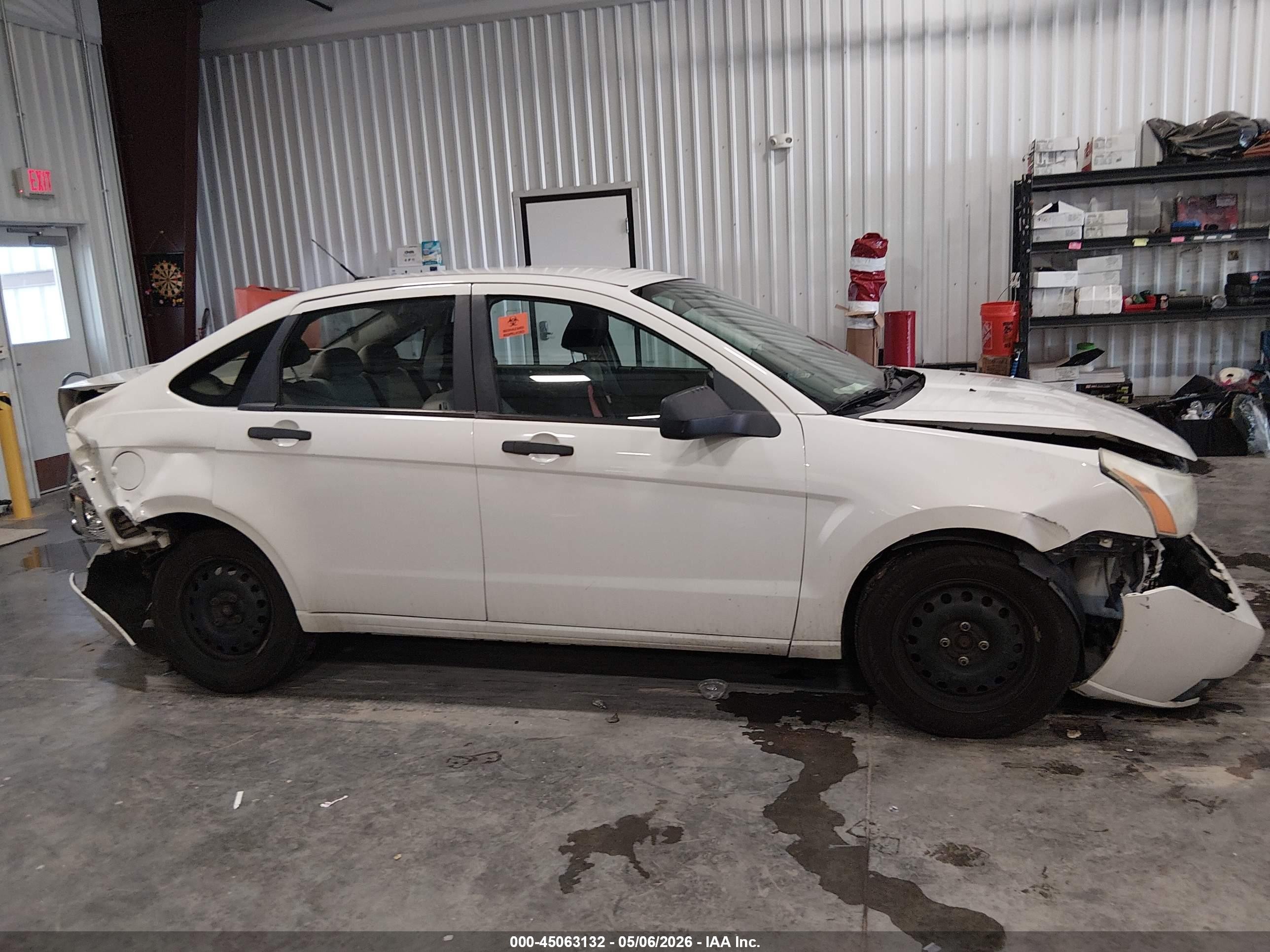 2010 Ford Focus S White vin: 1FAHP3EN0AW291379
