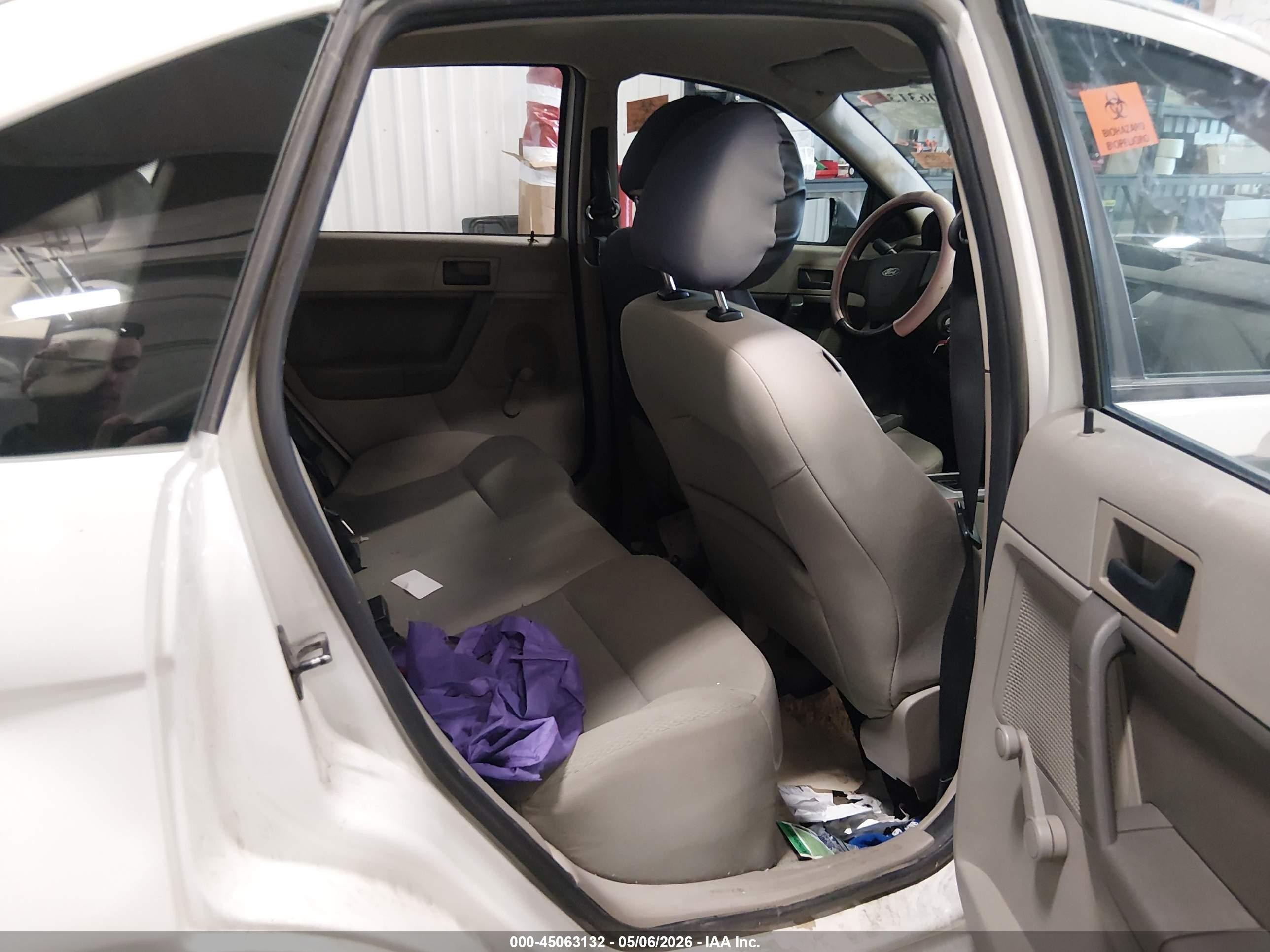 2010 Ford Focus S White vin: 1FAHP3EN0AW291379