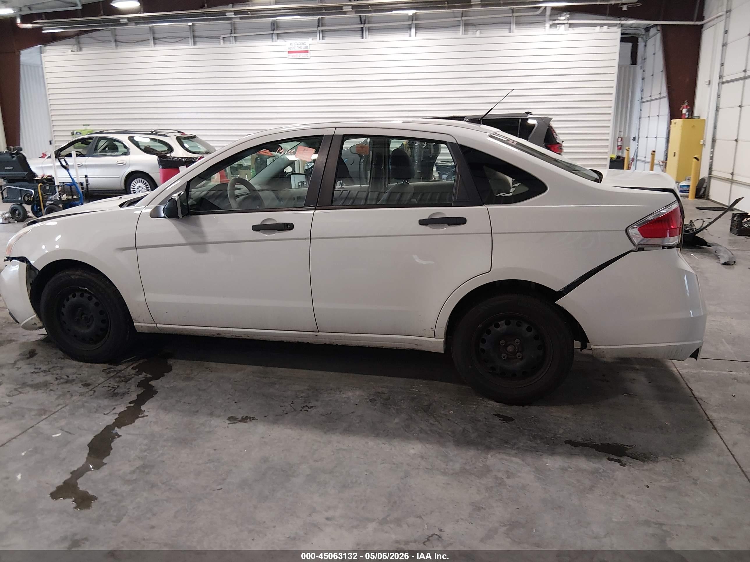 2010 Ford Focus S White vin: 1FAHP3EN0AW291379