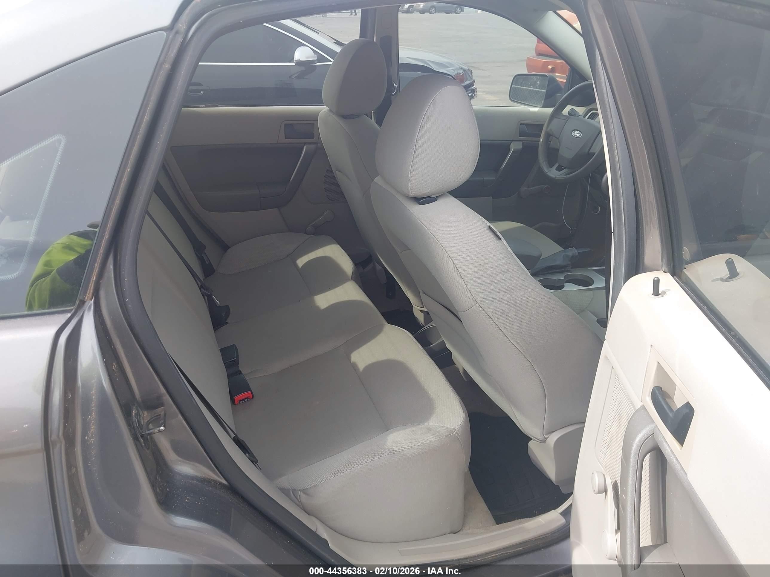2010 Ford Focus S Gray vin: 1FAHP3EN0AWW18279